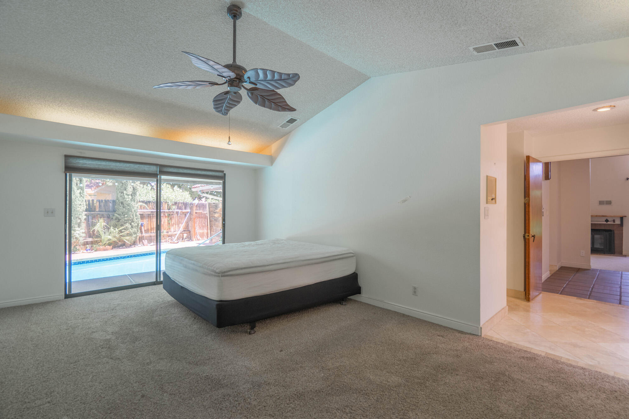 BLOOMINGTON HILLS - Residential