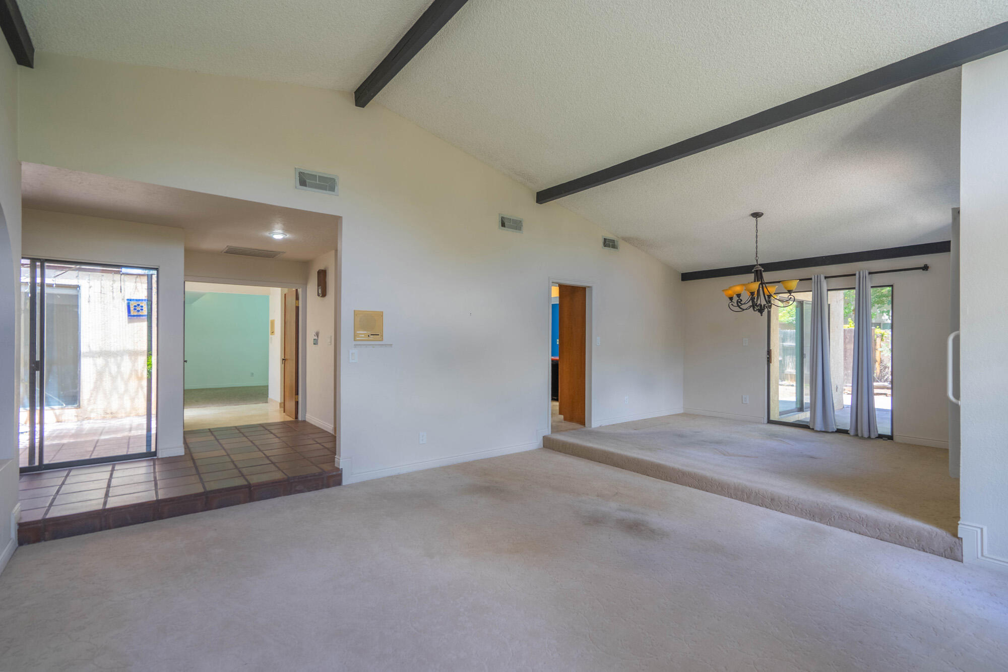 BLOOMINGTON HILLS - Residential
