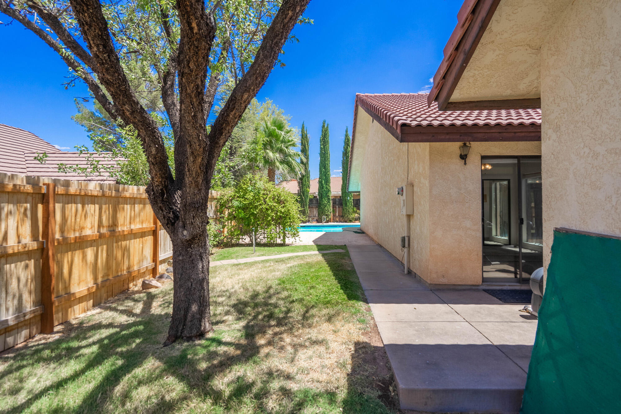 BLOOMINGTON HILLS - Residential