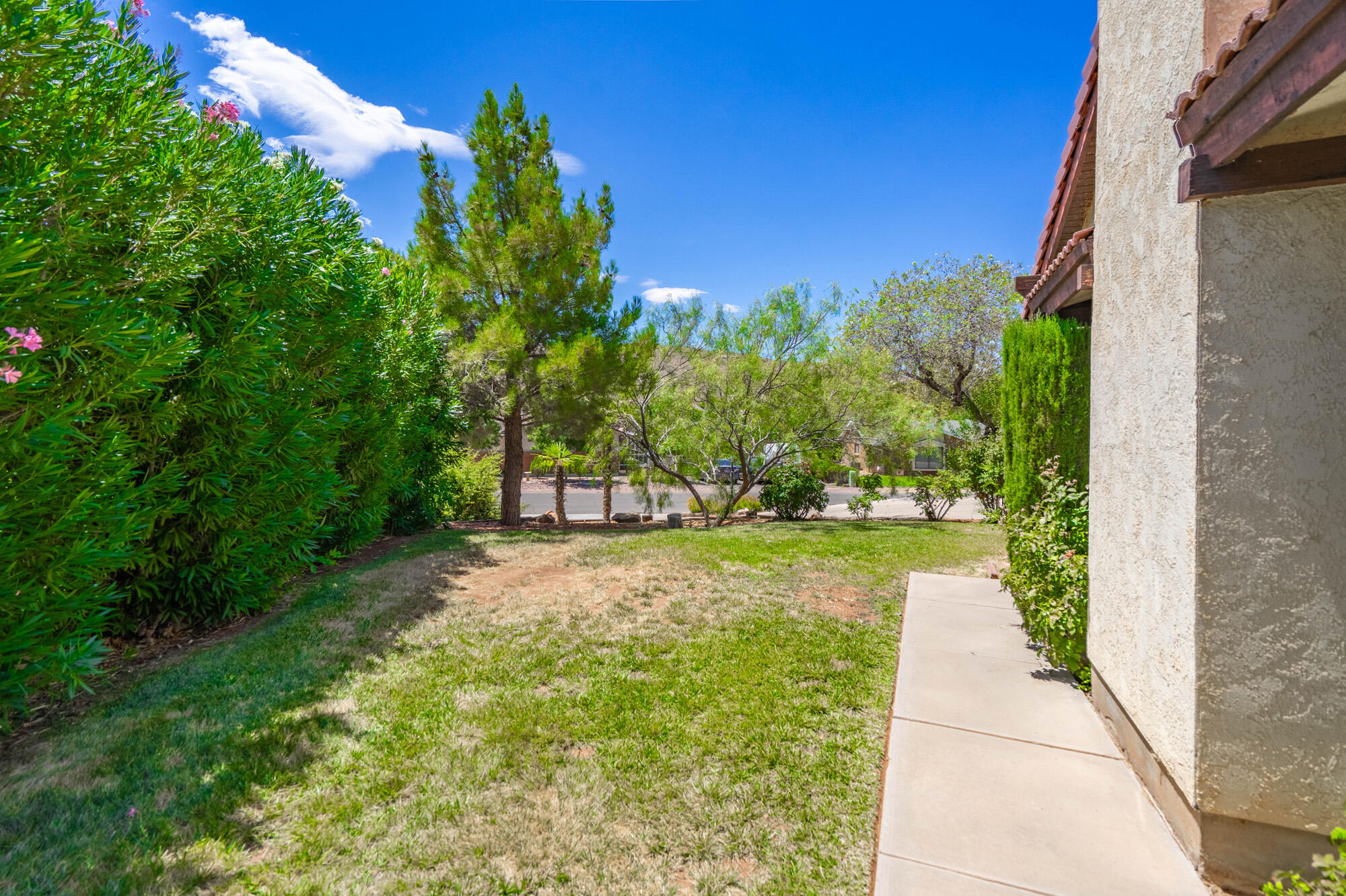 BLOOMINGTON HILLS - Residential