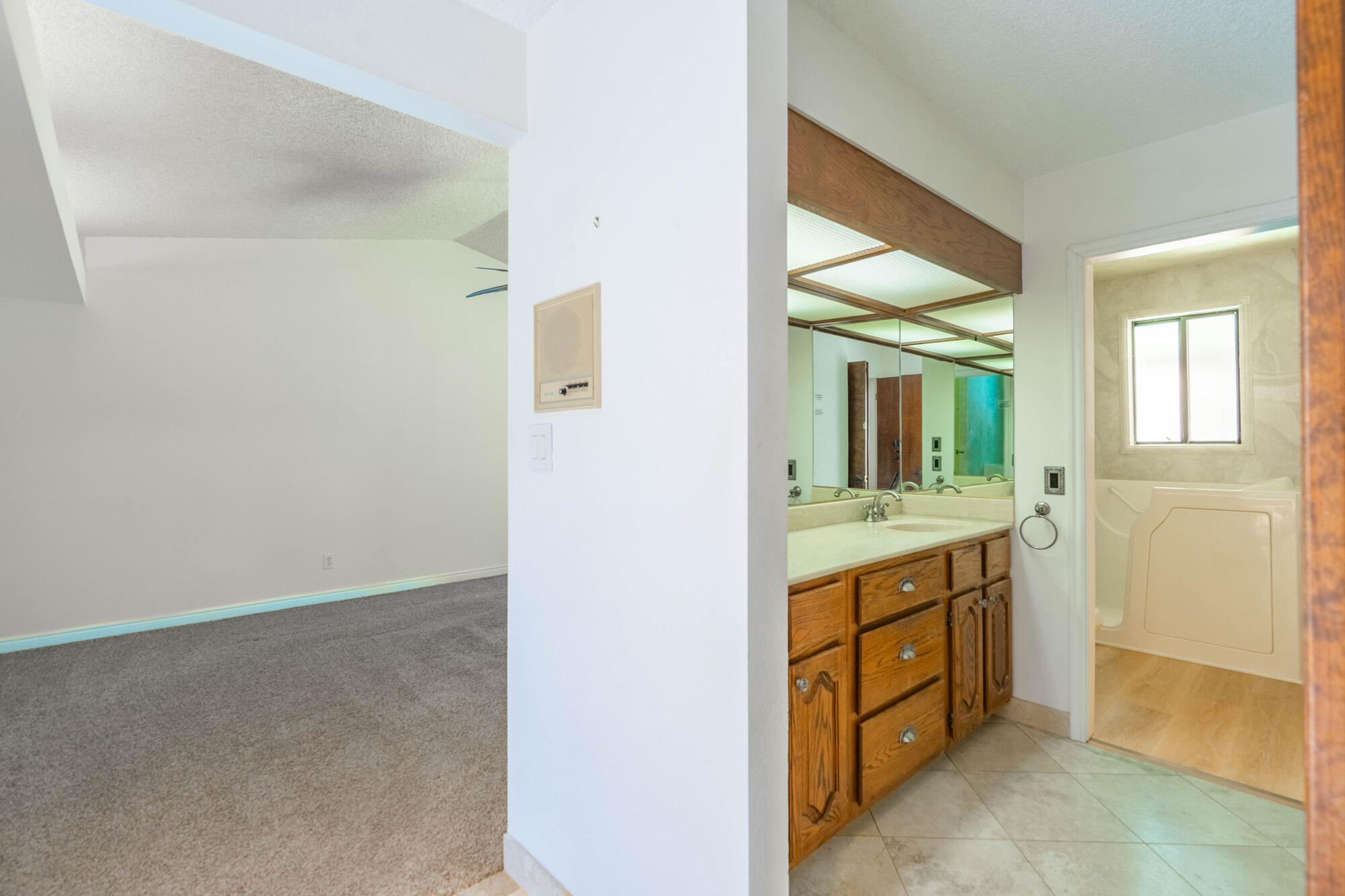 BLOOMINGTON HILLS - Residential