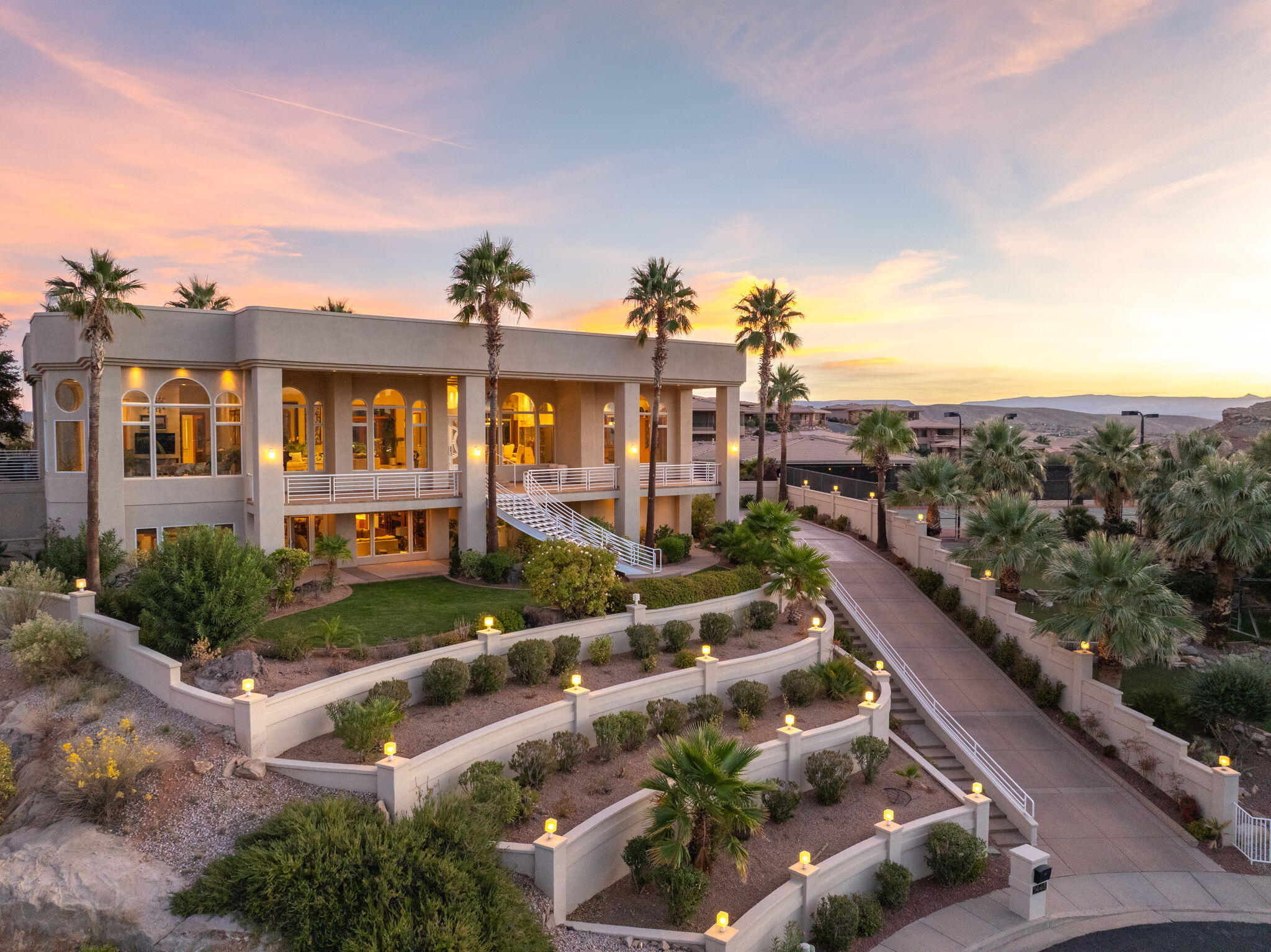 FALCON POINT - Residential