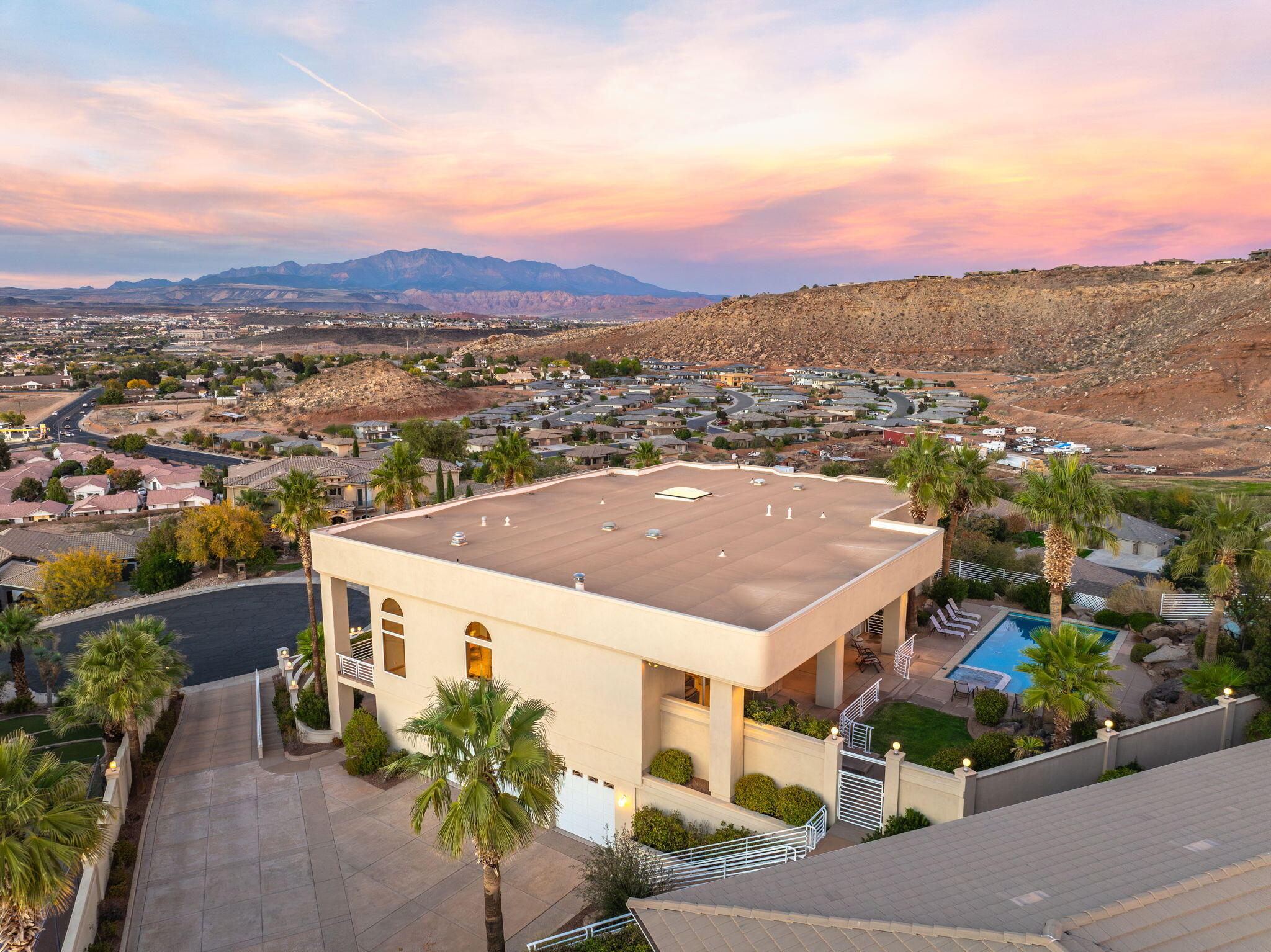 FALCON POINT - Residential