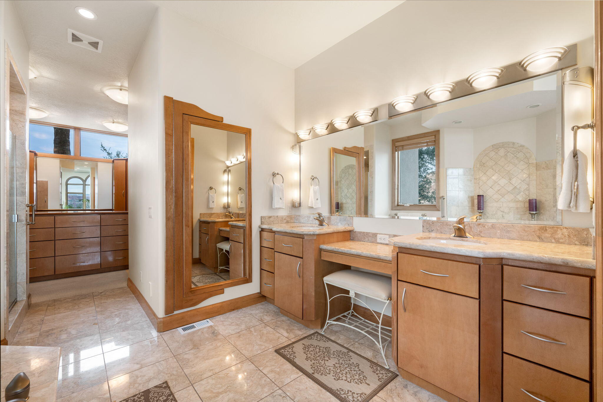 FALCON POINT - Residential