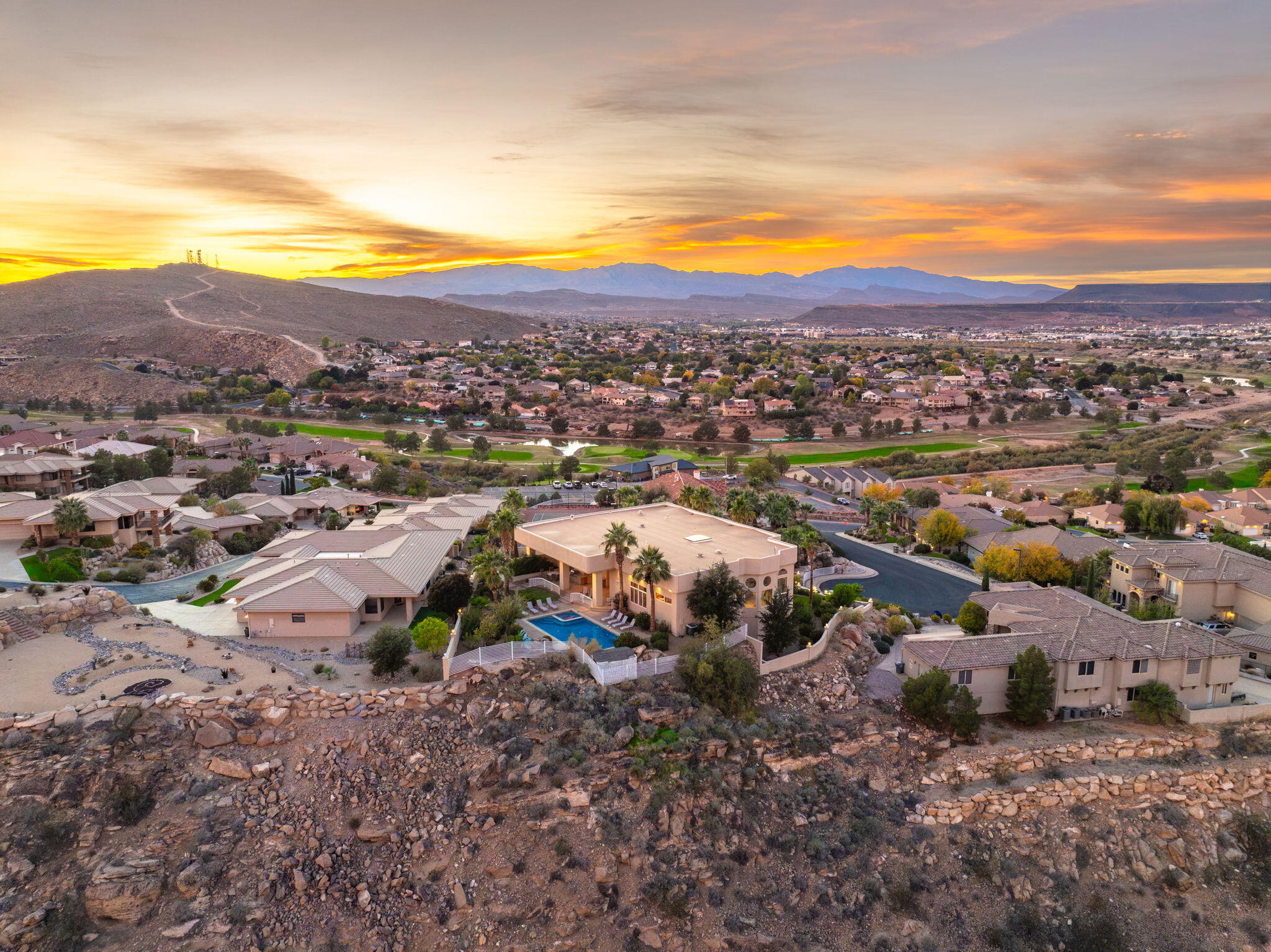 FALCON POINT - Residential