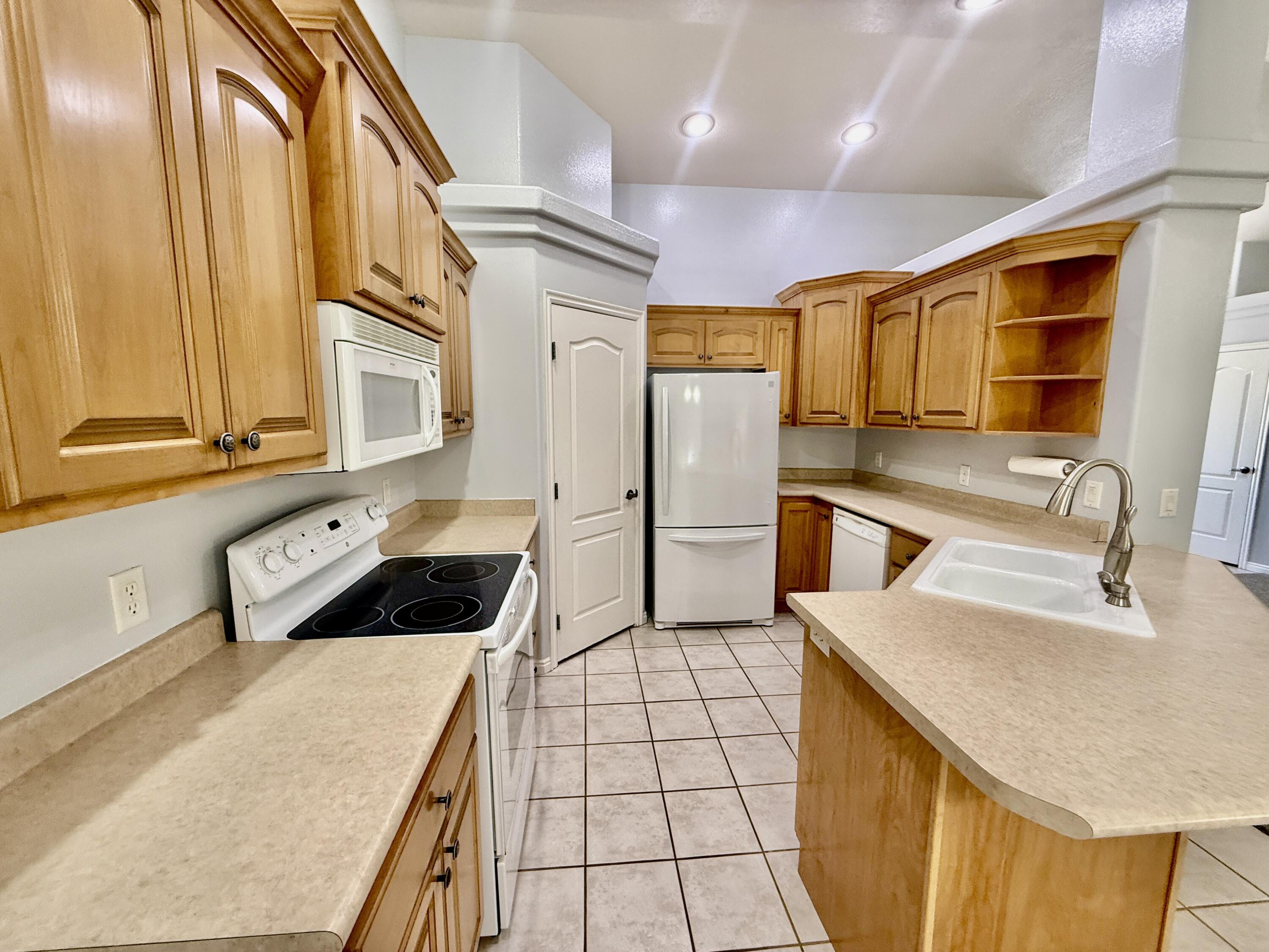 MIRAGE ESTATES - Residential