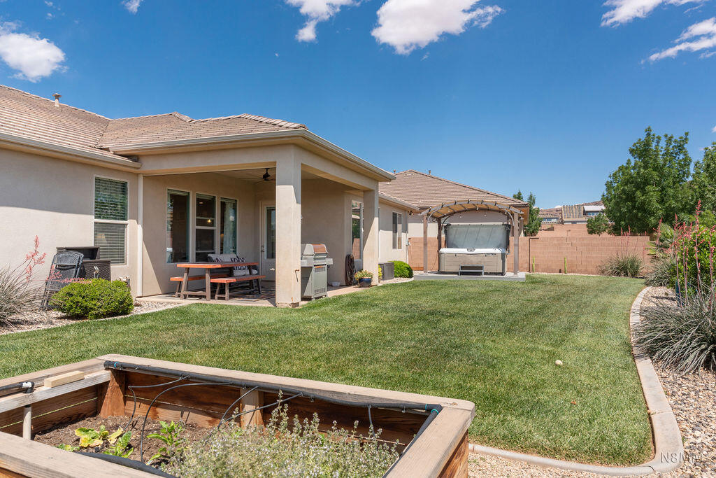 ROADRUNNER RIDGE - Residential