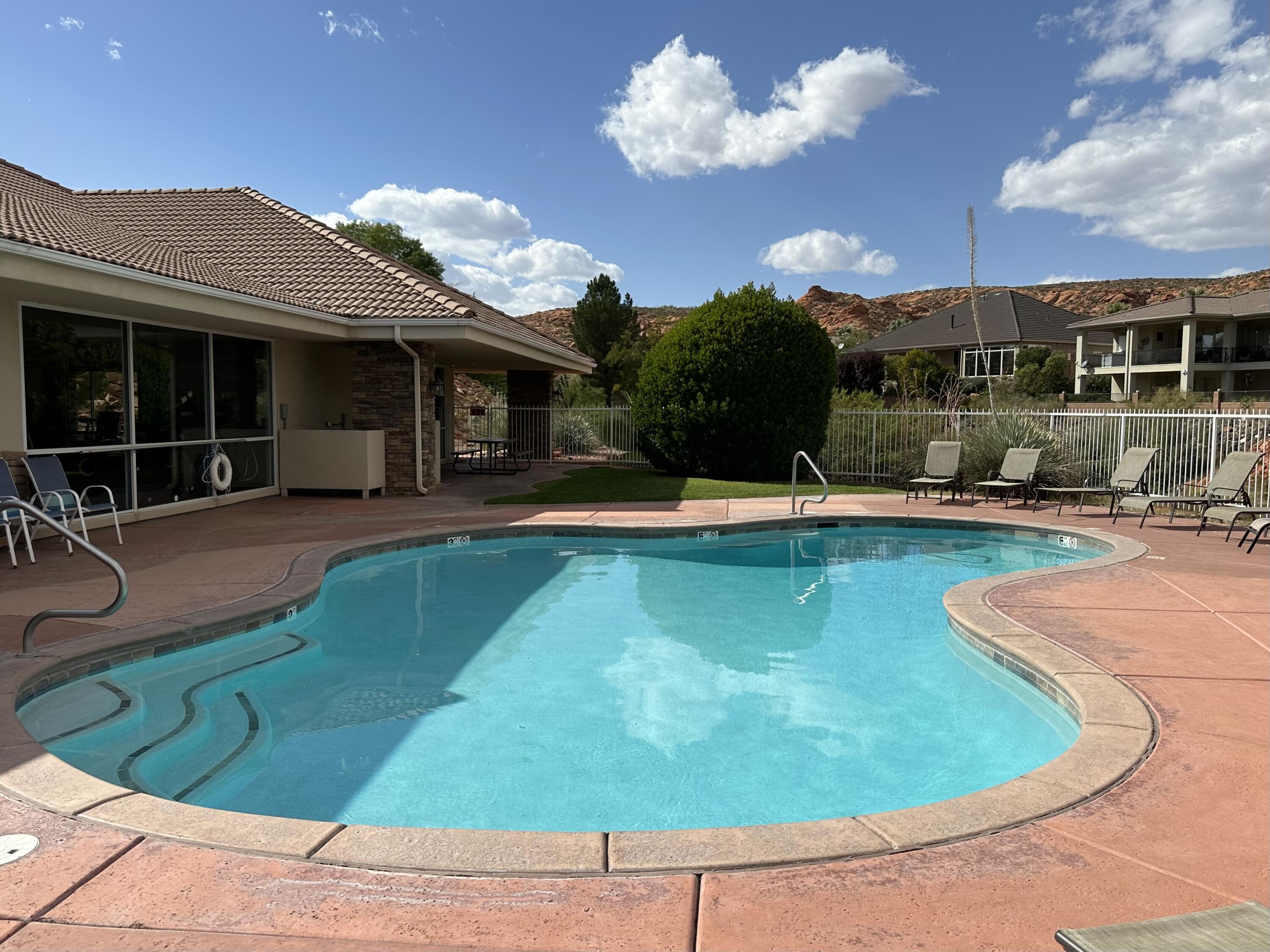 LAS ENTRADAS VILLAGES AT GREEN SPRINGS - Residential