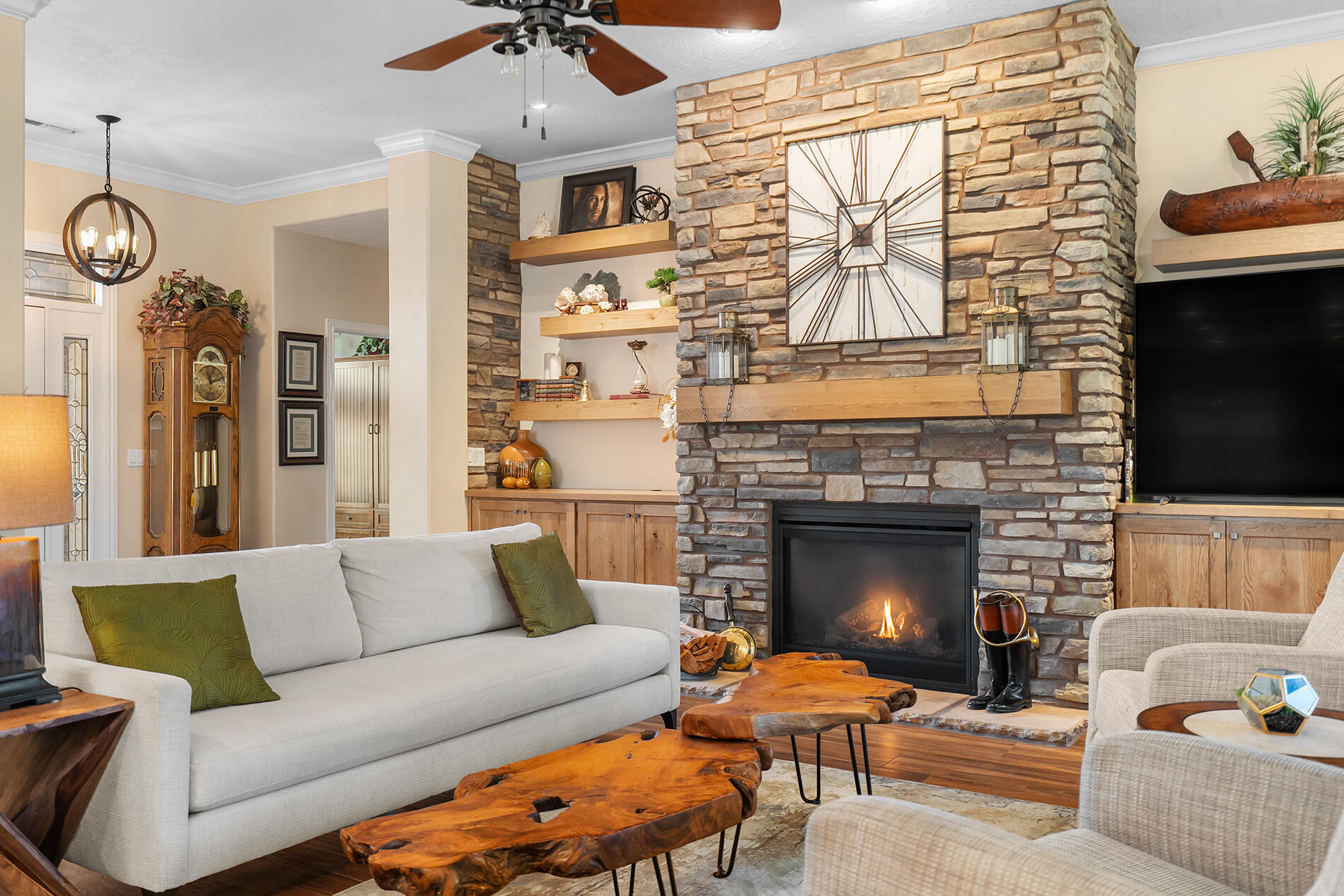 LAS ENTRADAS VILLAGES AT GREEN SPRINGS - Residential
