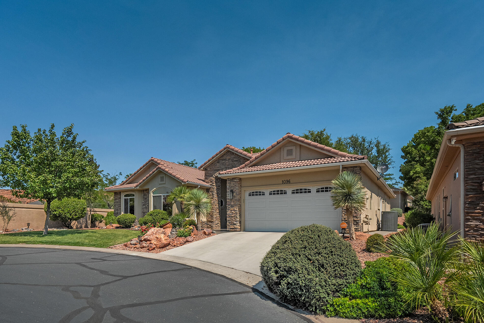 LAS ENTRADAS VILLAGES AT GREEN SPRINGS - Residential