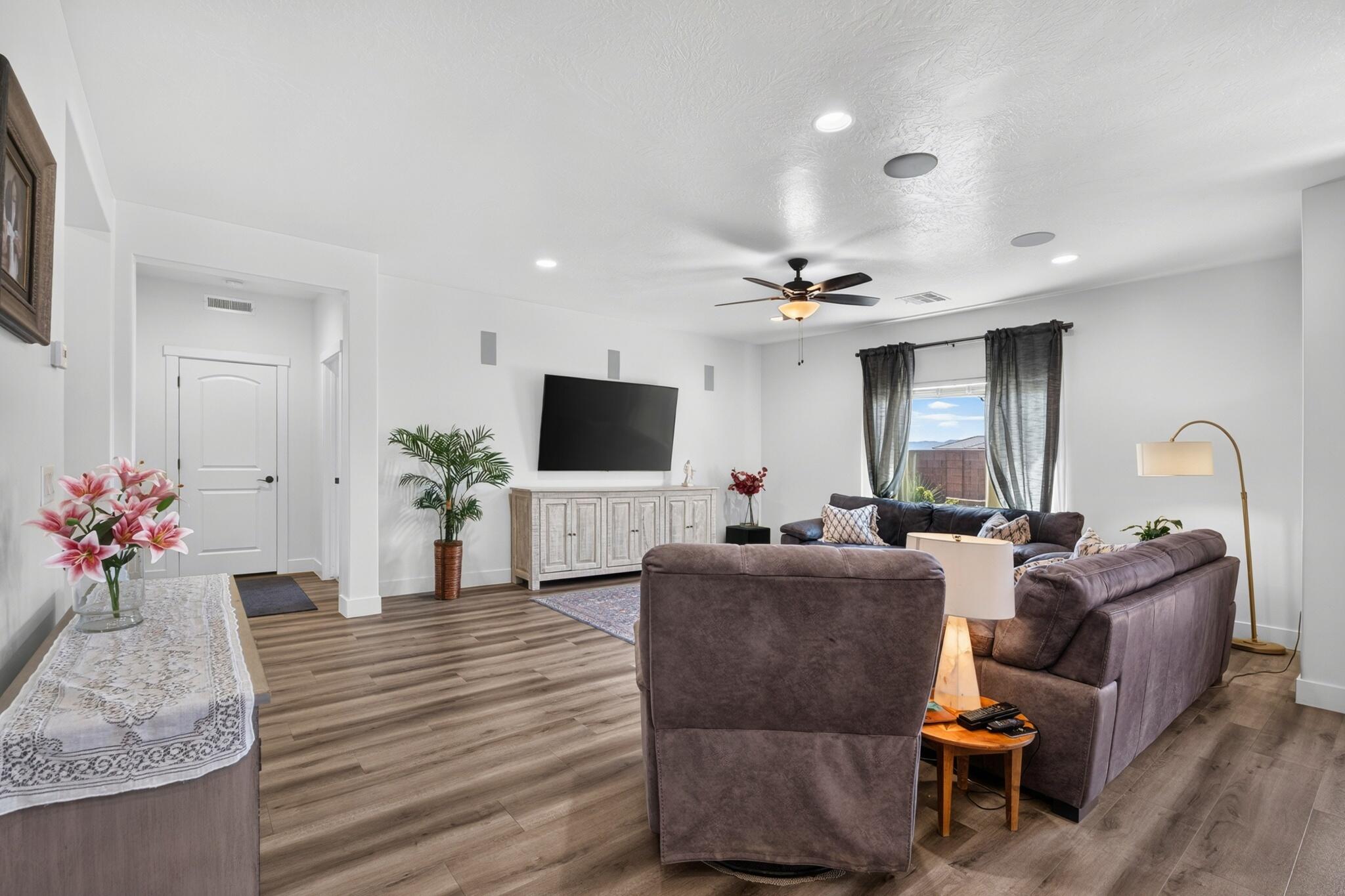 SAGE CANYON - Residential