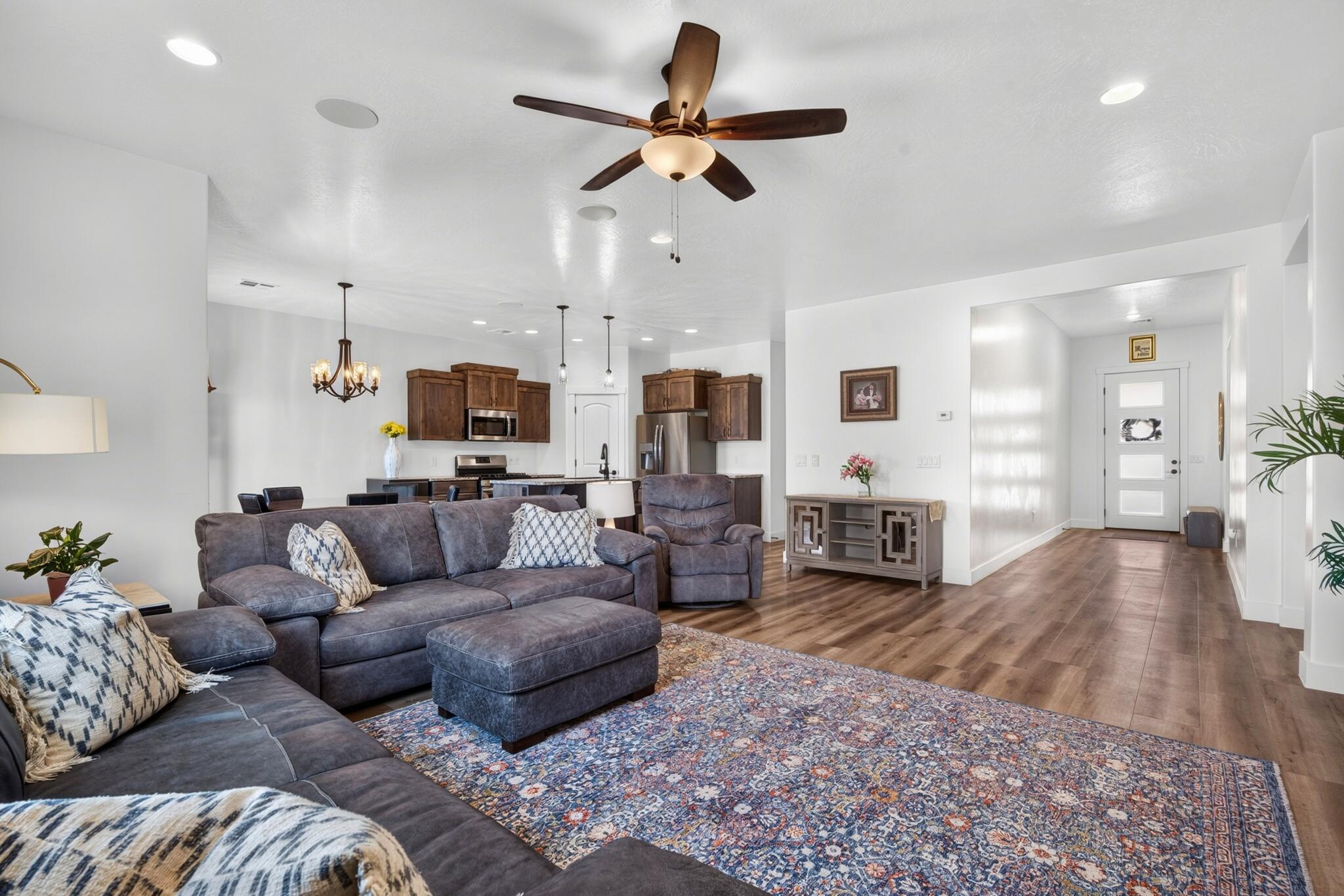 SAGE CANYON - Residential