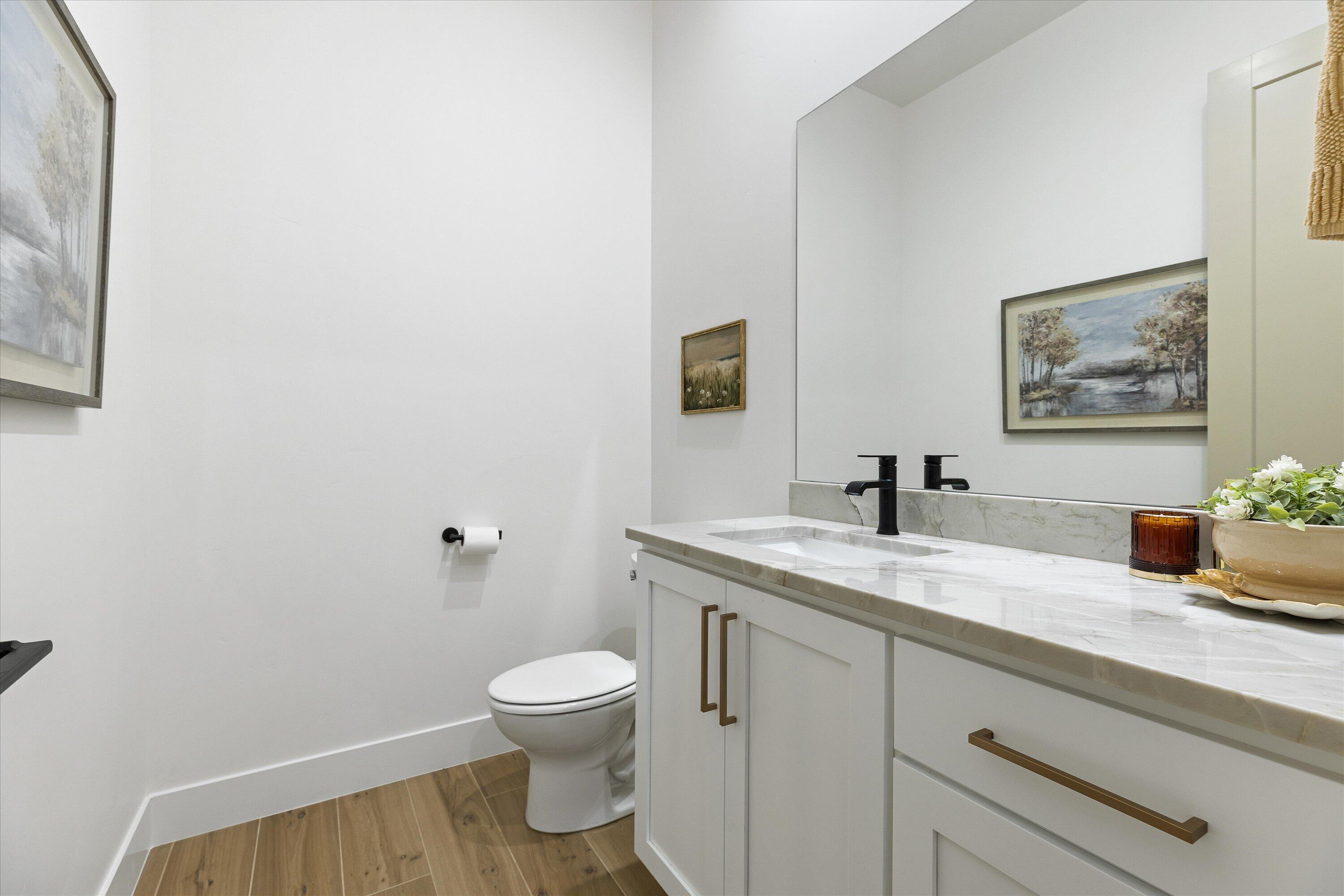 TONAQUINT COVE - Residential