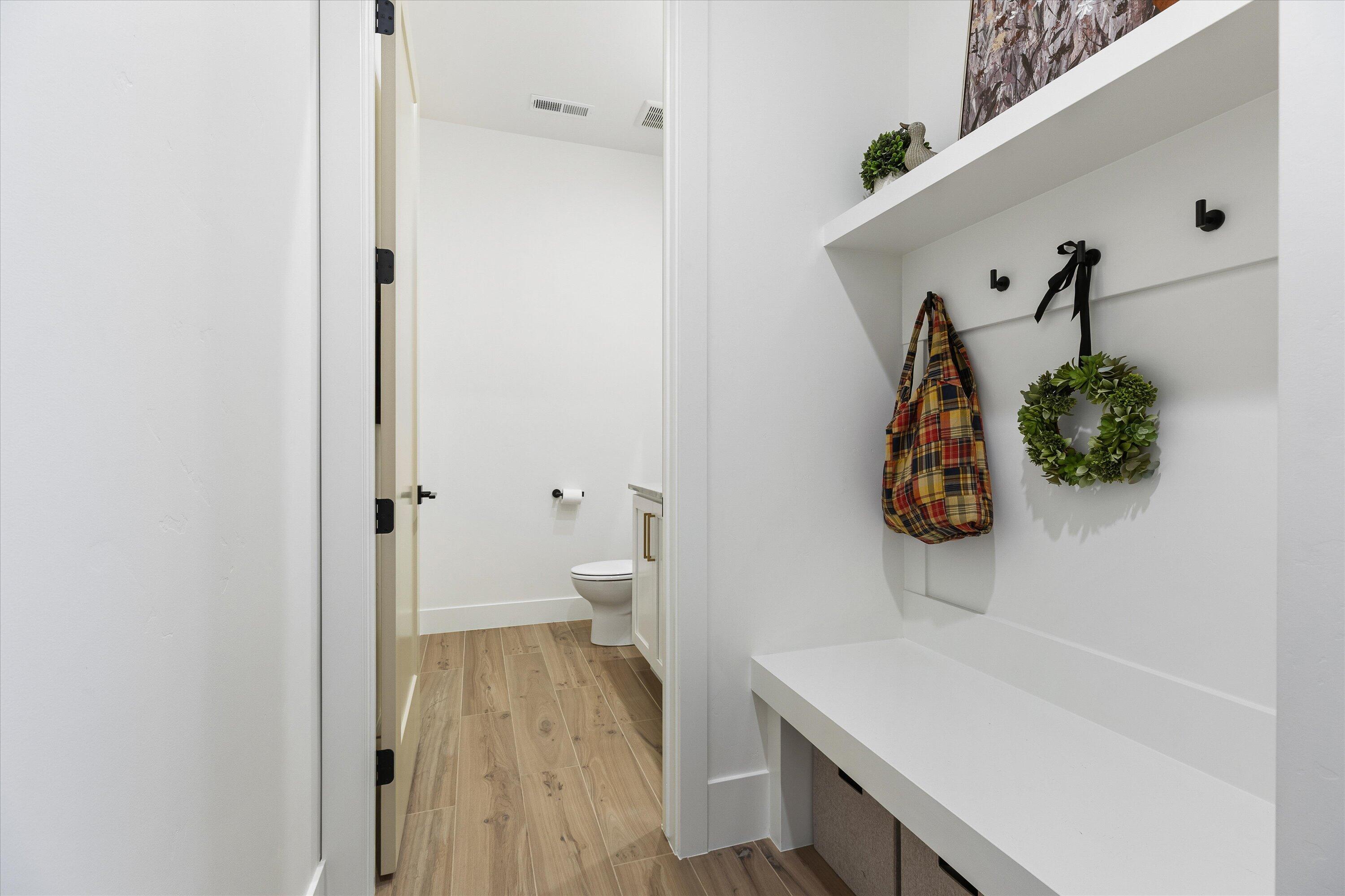 TONAQUINT COVE - Residential