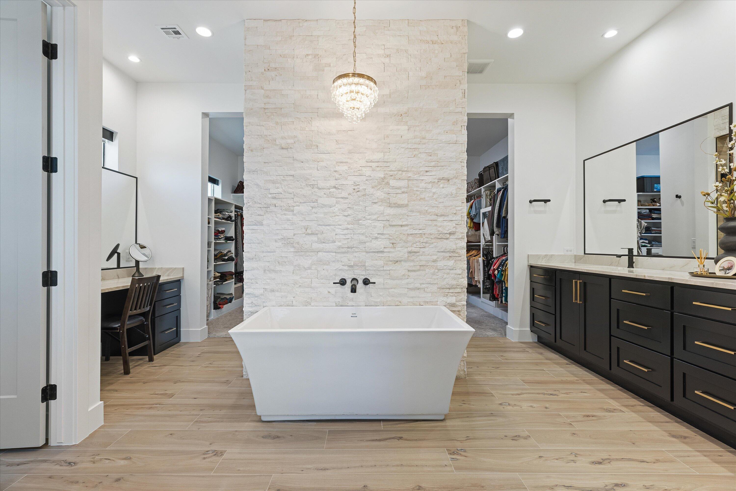 TONAQUINT COVE - Residential