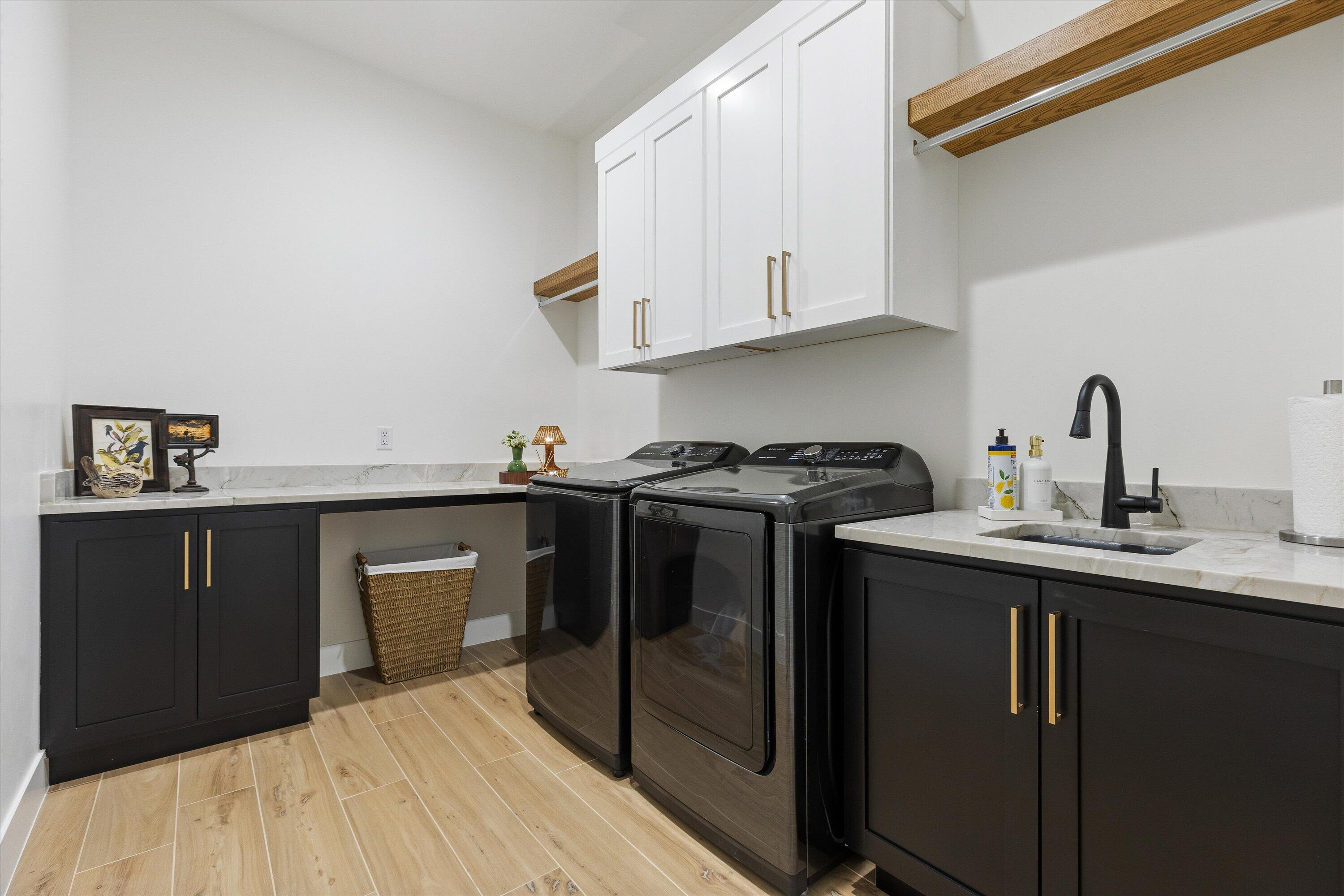 TONAQUINT COVE - Residential
