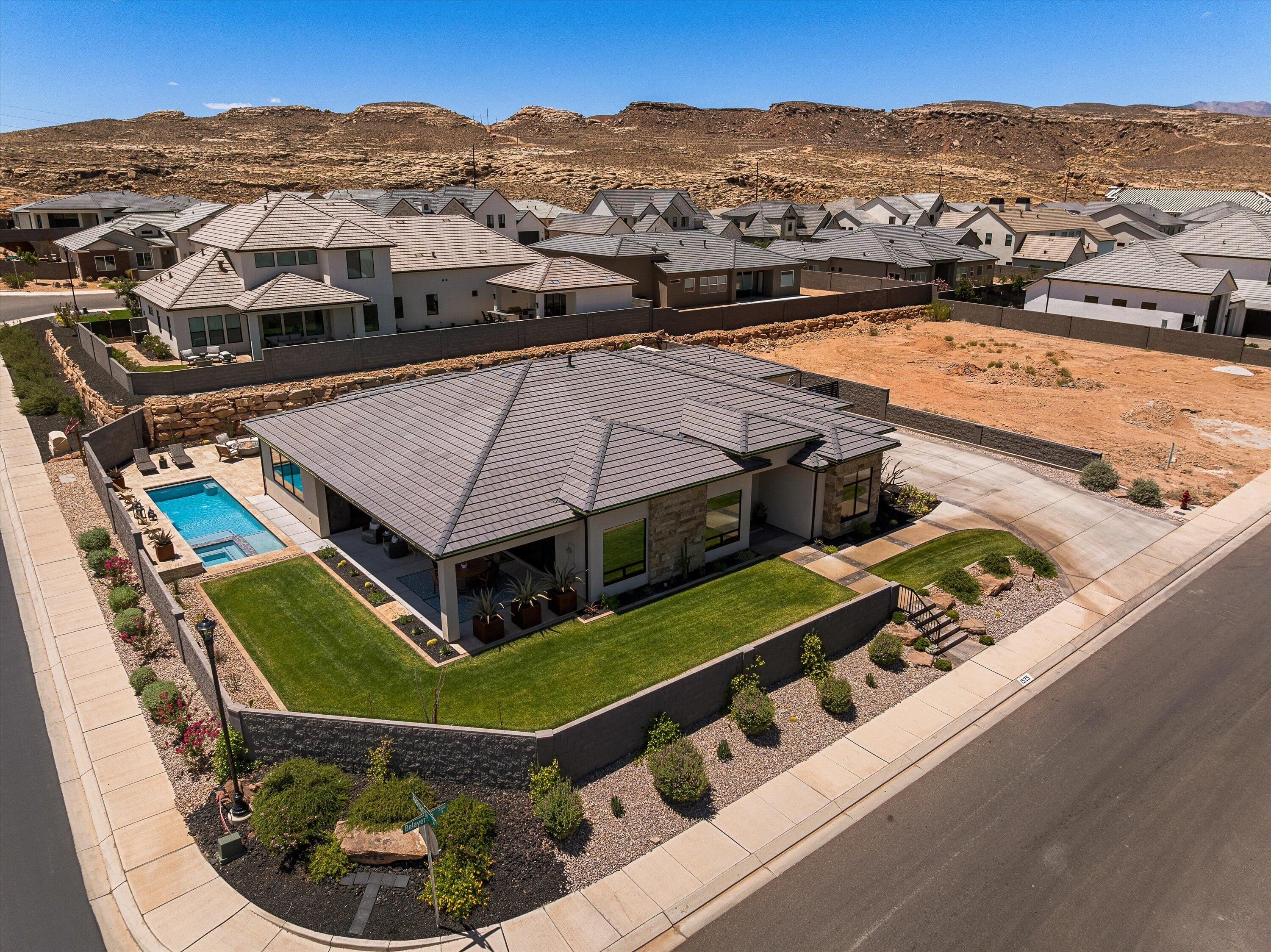 TONAQUINT COVE - Residential