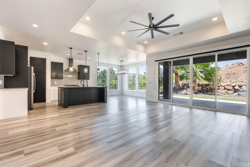 NICHOLS PEAK - Residential