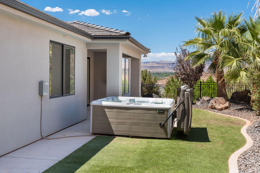 NICHOLS PEAK - Residential