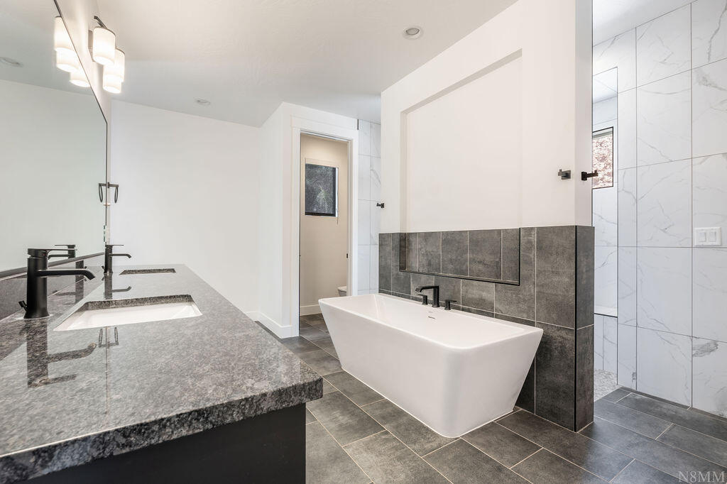 NICHOLS PEAK - Residential