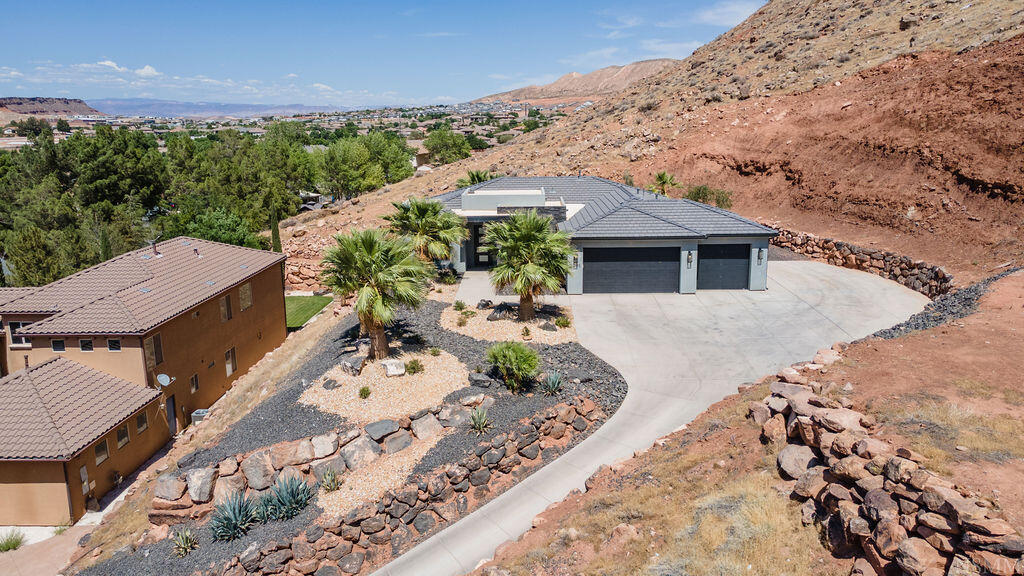 NICHOLS PEAK - Residential