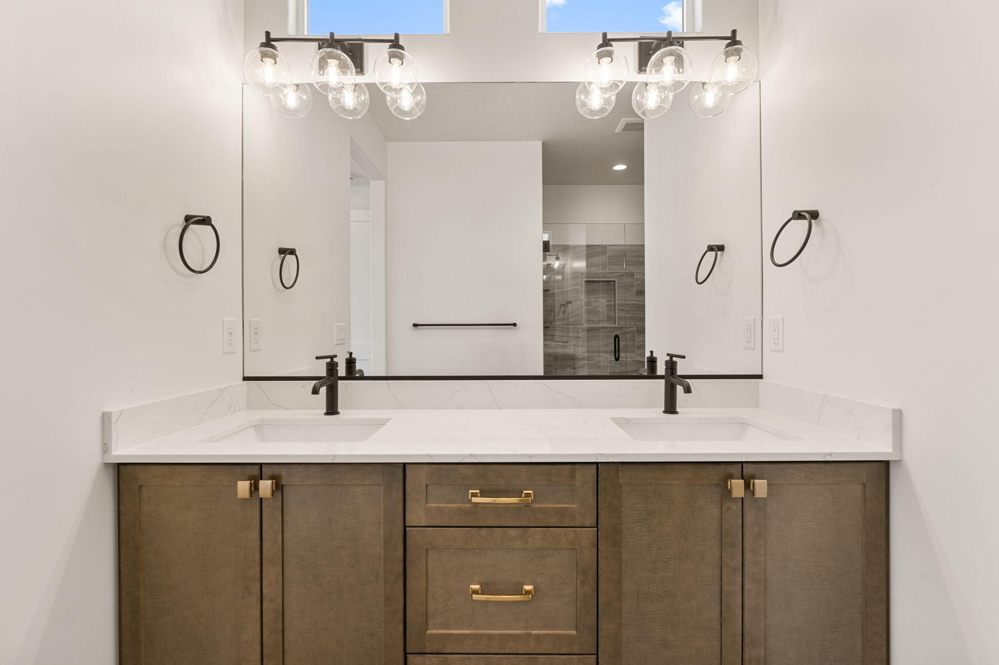 PIONEER POINTE - Residential