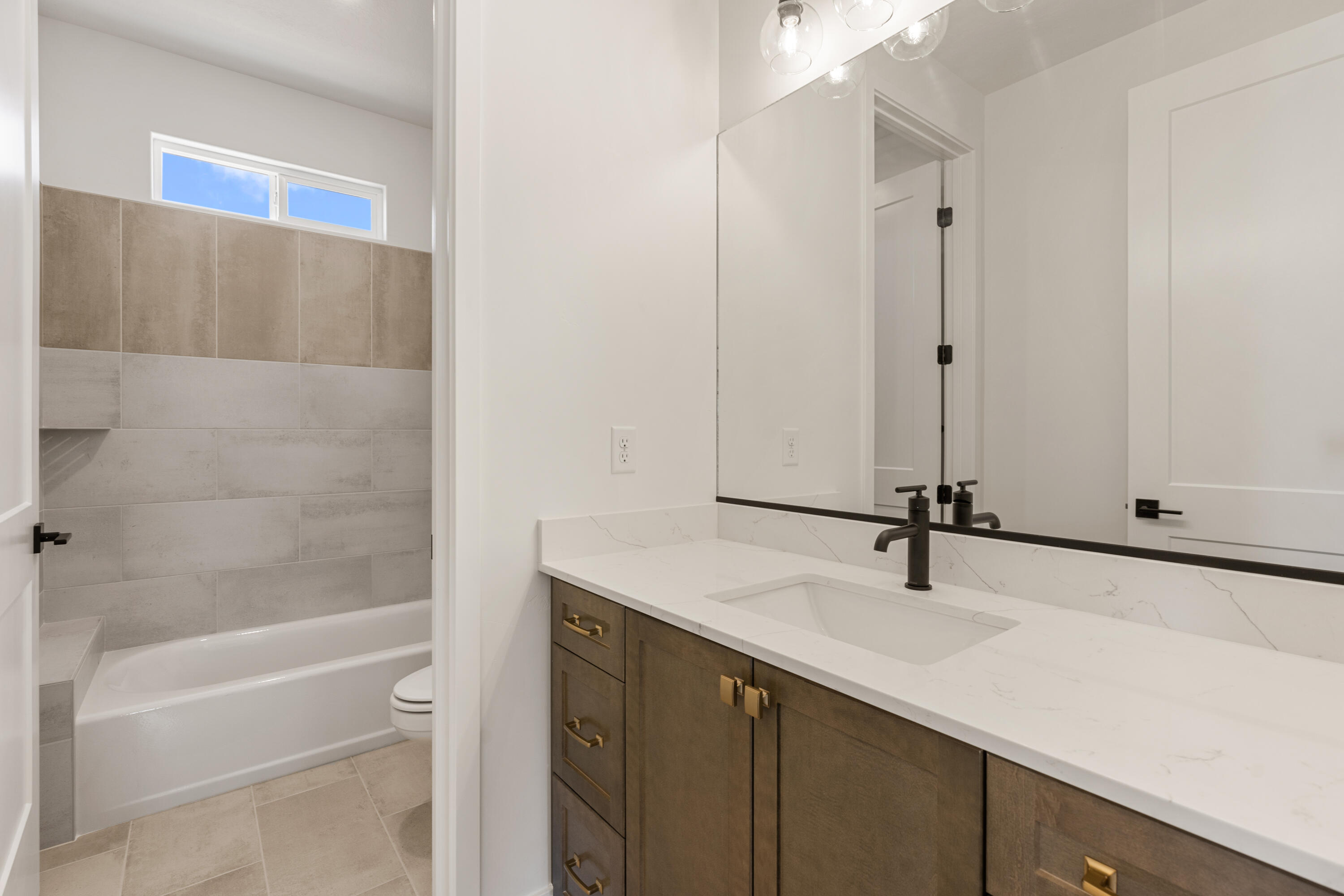 PIONEER POINTE - Residential