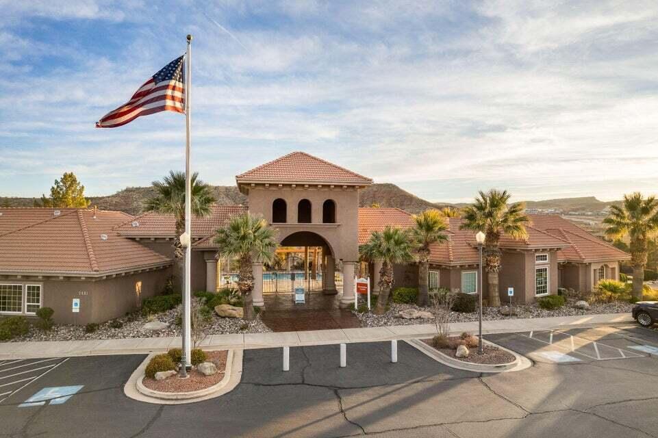 BRIDGEWATER TOWNHOMES AT SUNBROOK - Residential