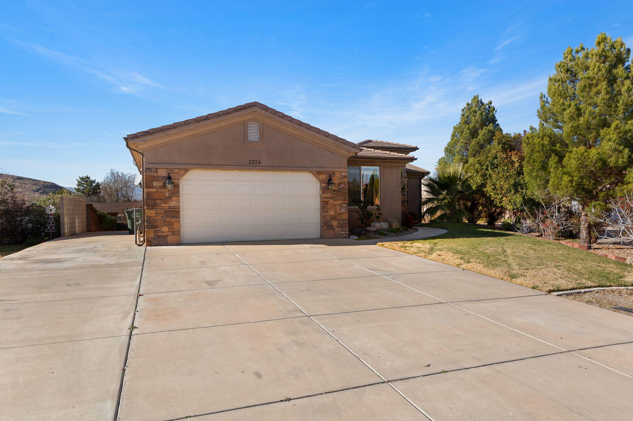 BLOOMINGTON HILLS - Residential