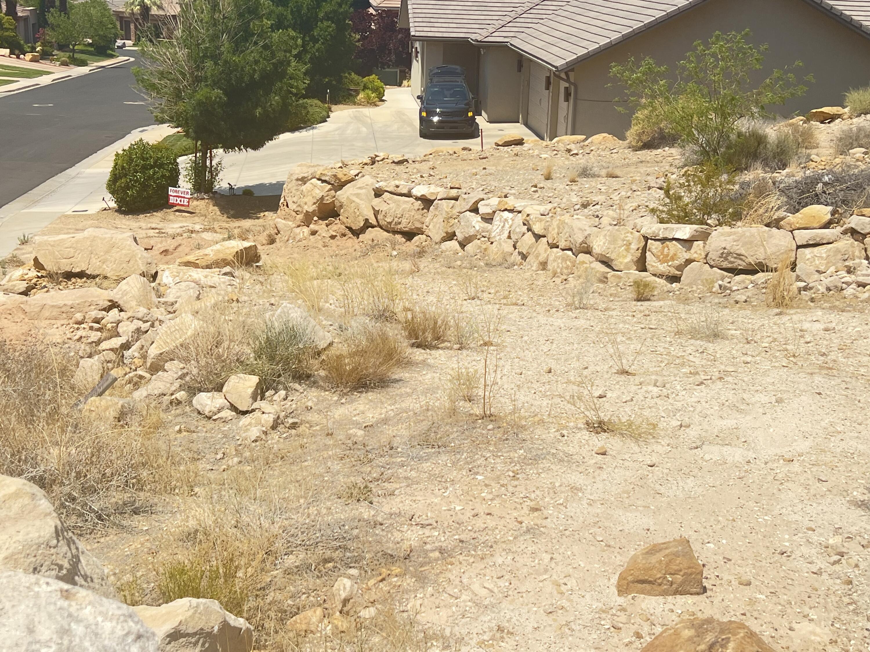 BOULDERS - Land