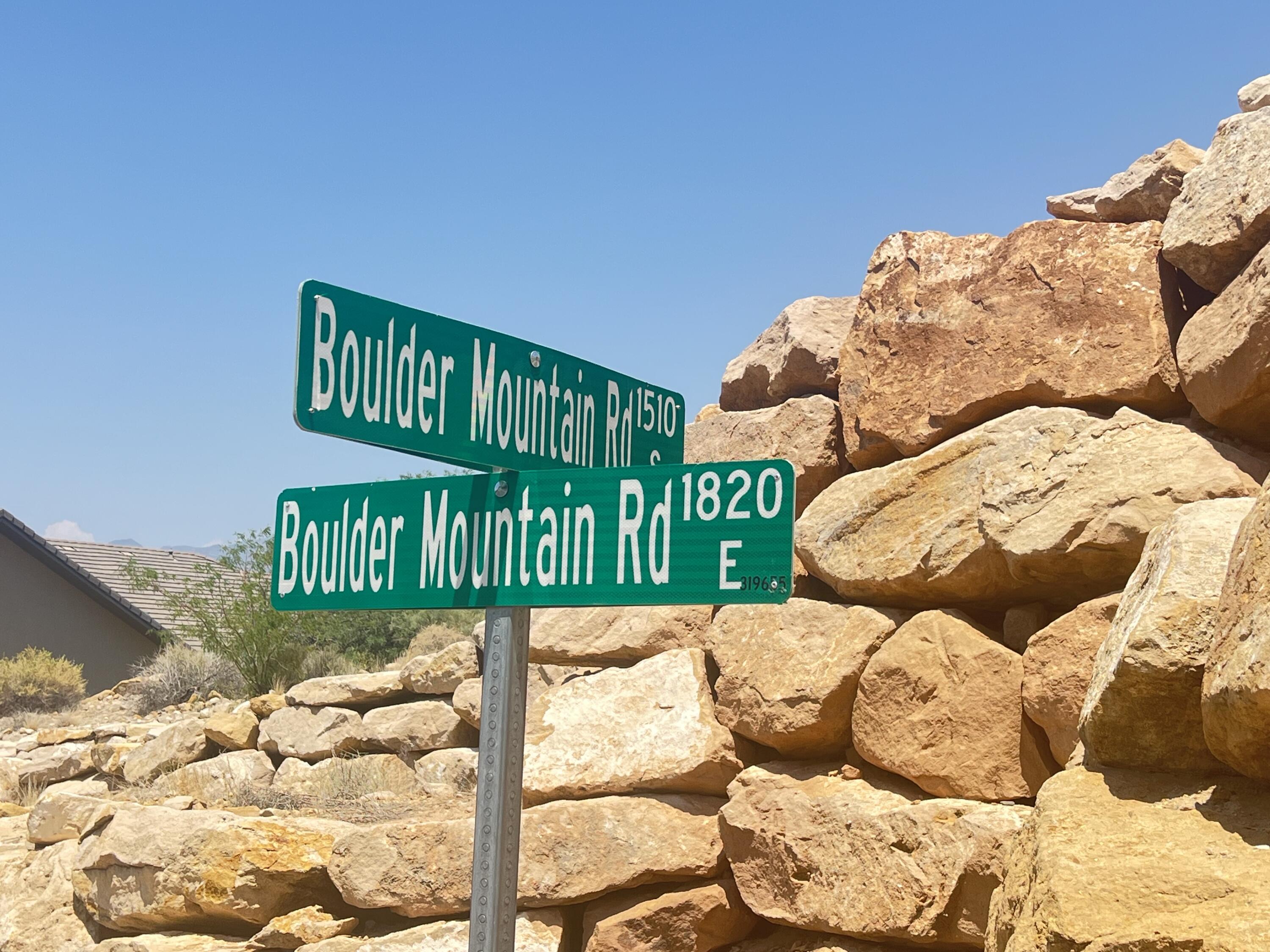 BOULDERS - Land