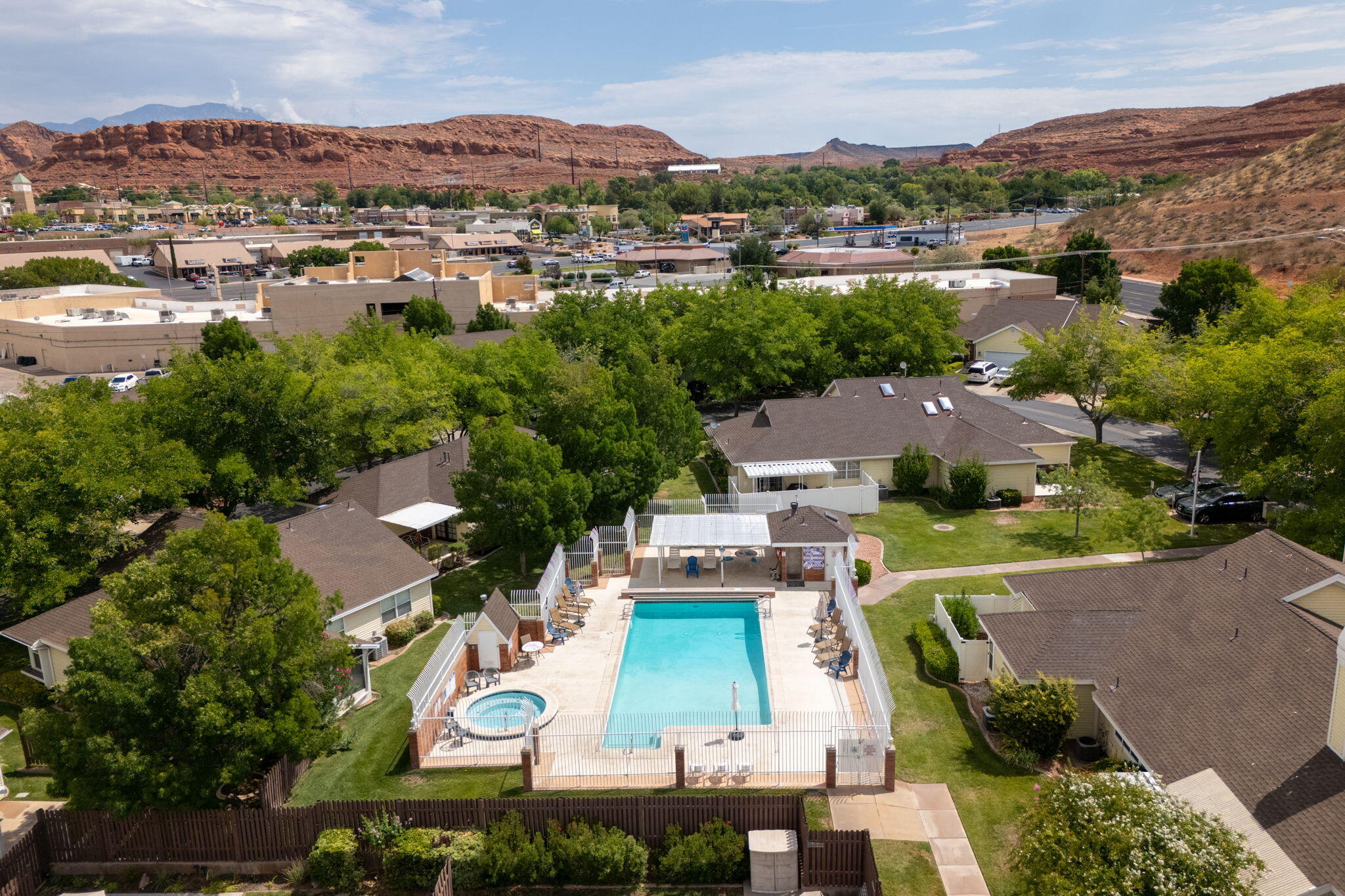 RED CANYON TOWNHOMES - Residential