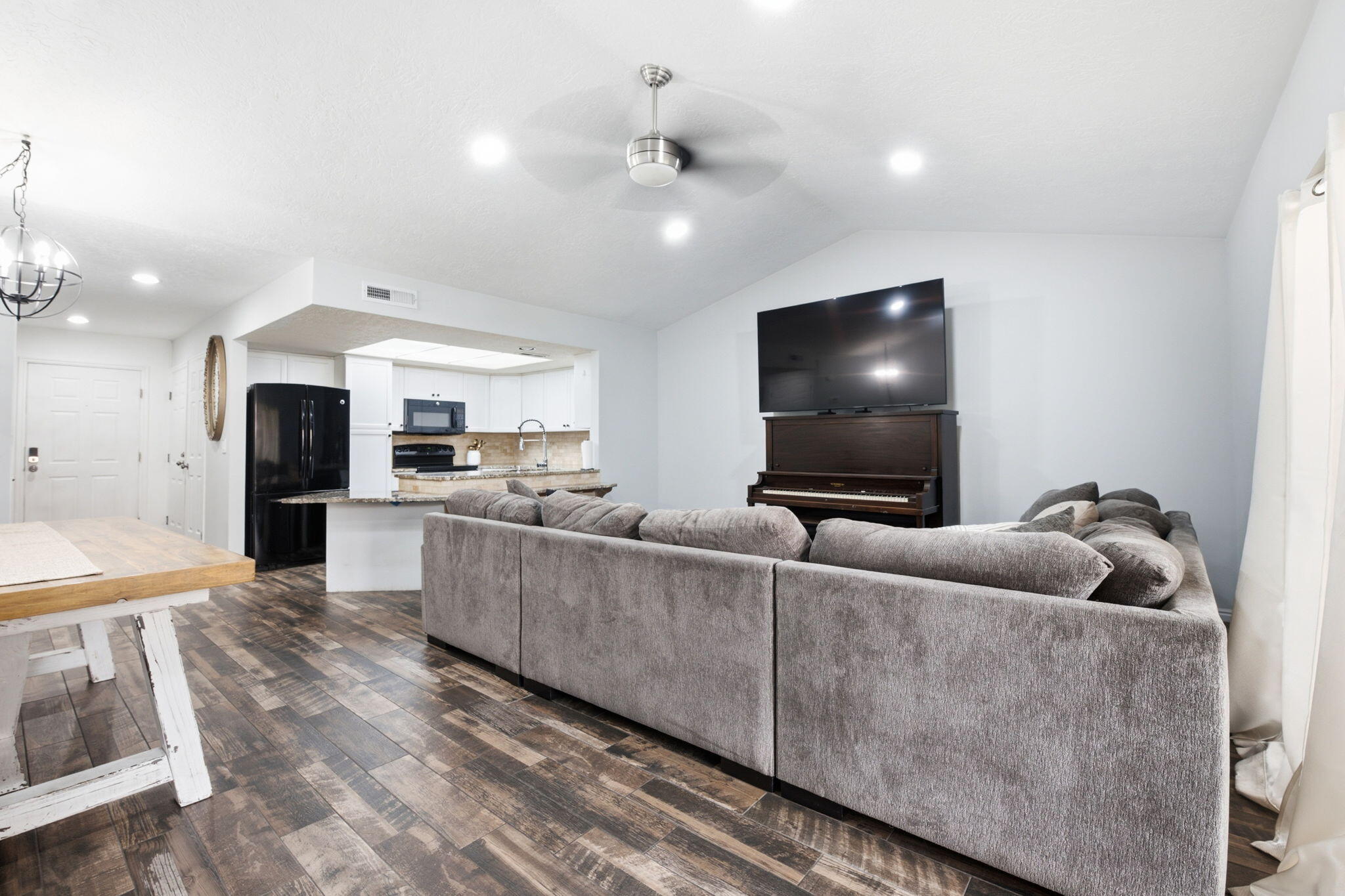 RED CANYON TOWNHOMES - Residential