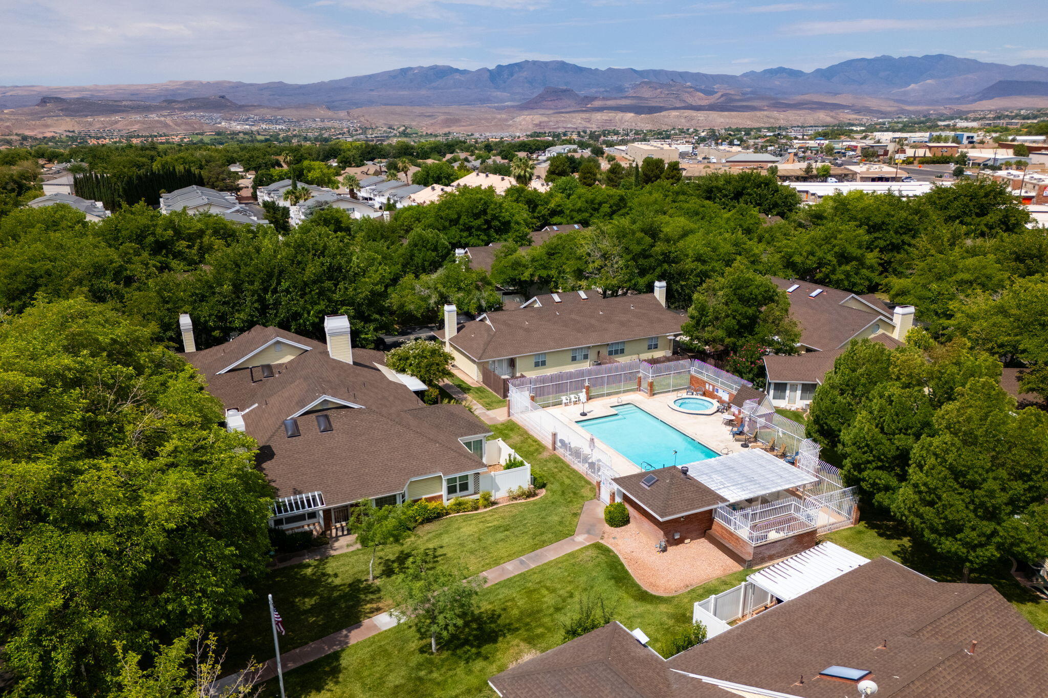RED CANYON TOWNHOMES - Residential