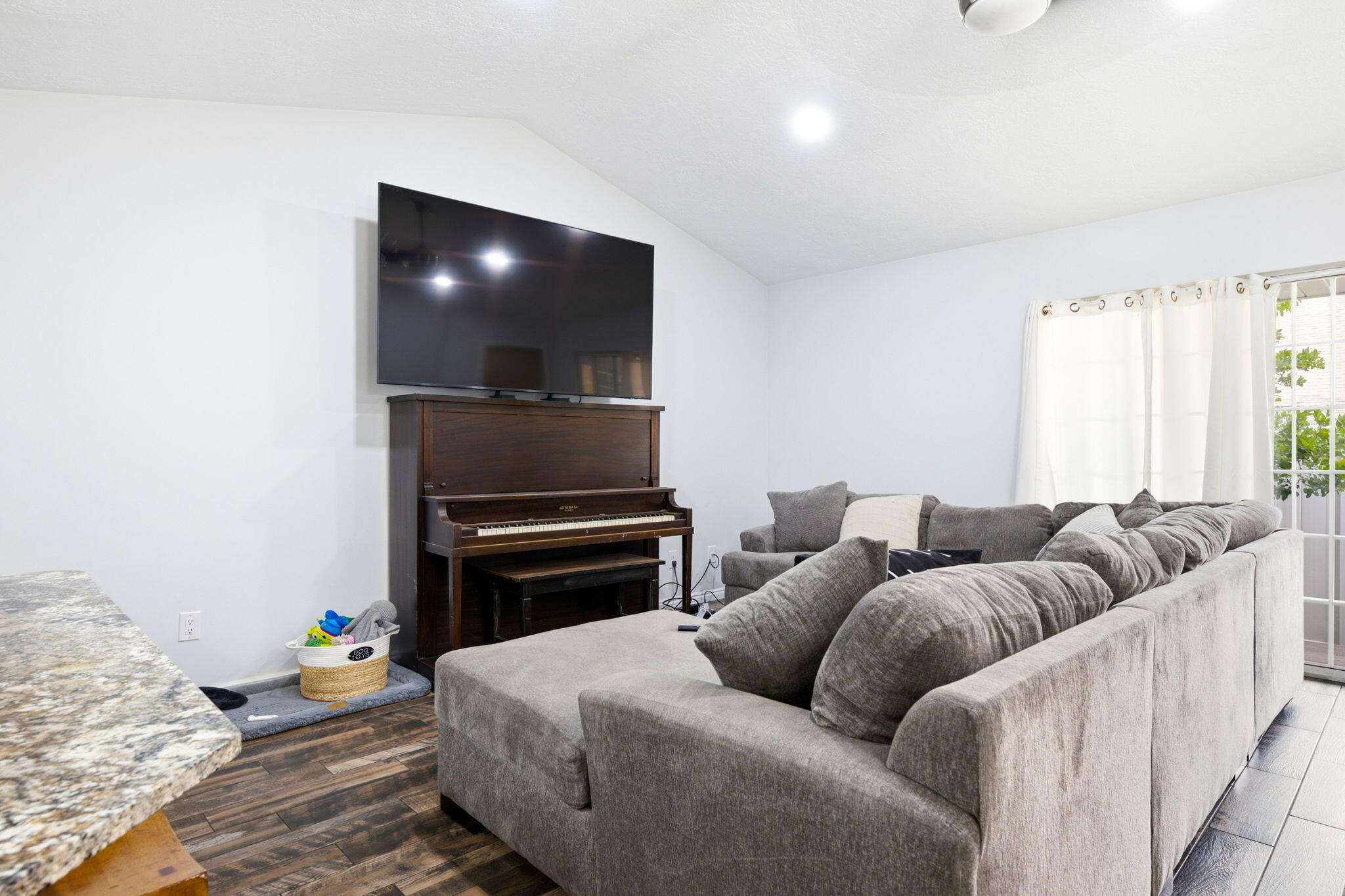 RED CANYON TOWNHOMES - Residential