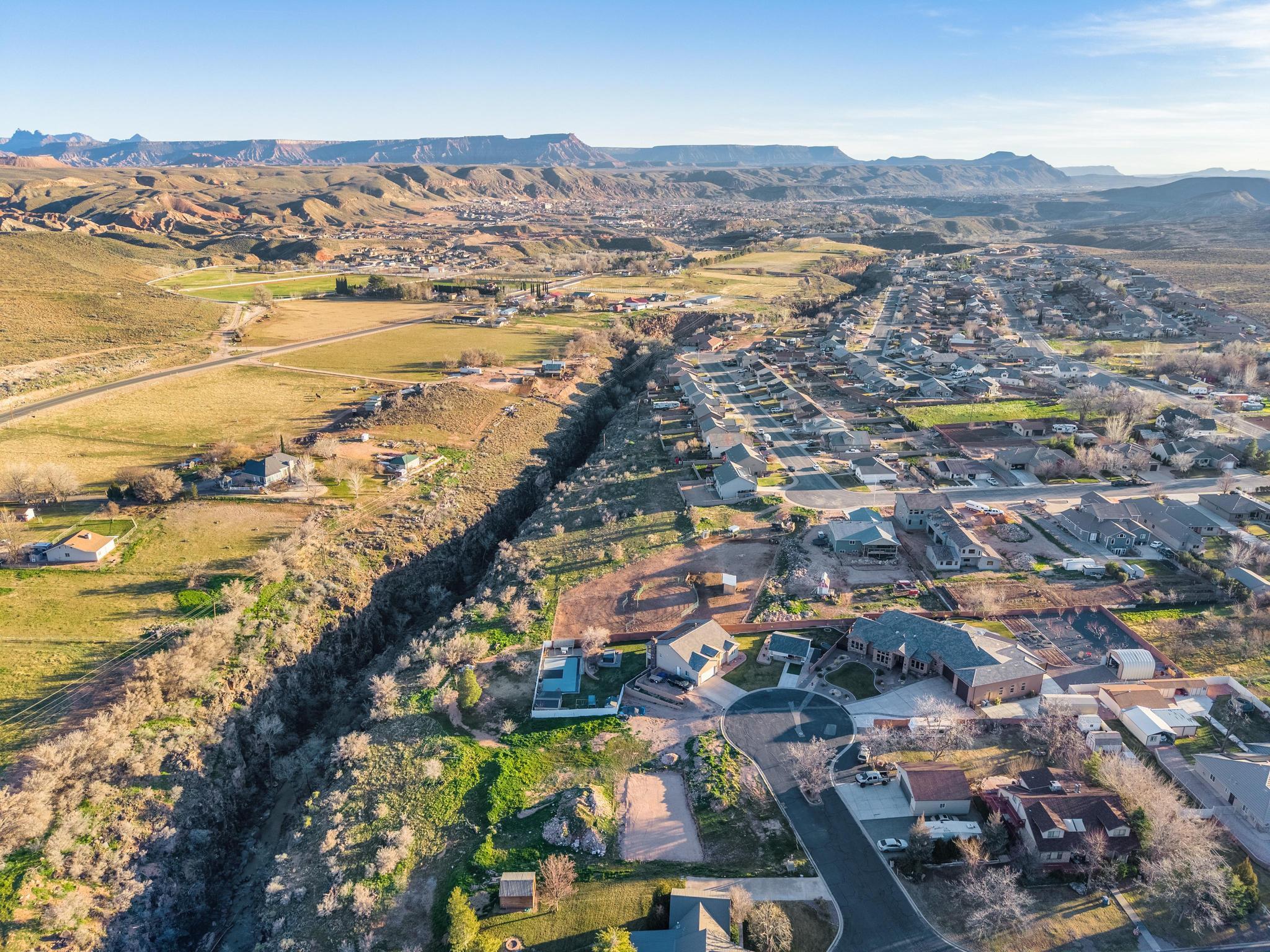 ALMOND HEIGHTS PARK - Land