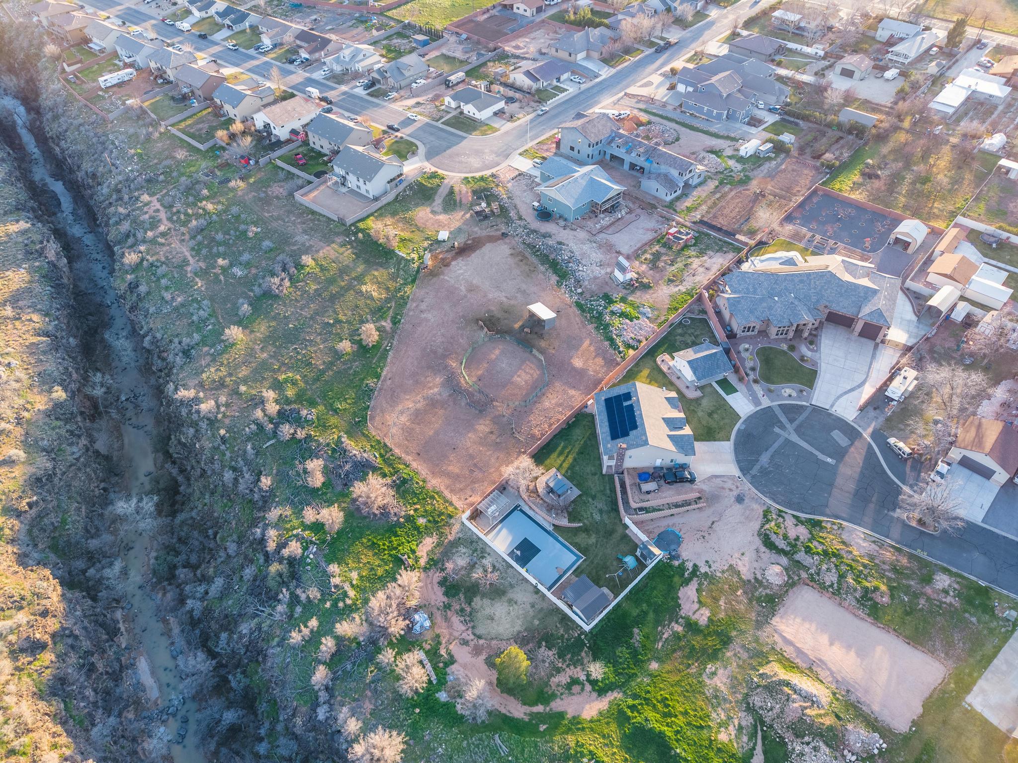 ALMOND HEIGHTS PARK - Land