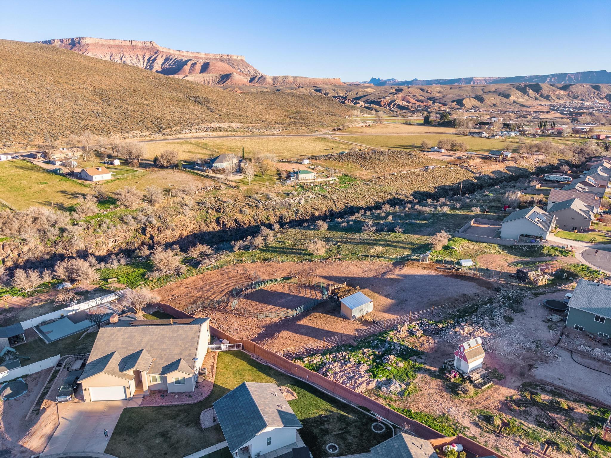 ALMOND HEIGHTS PARK - Land