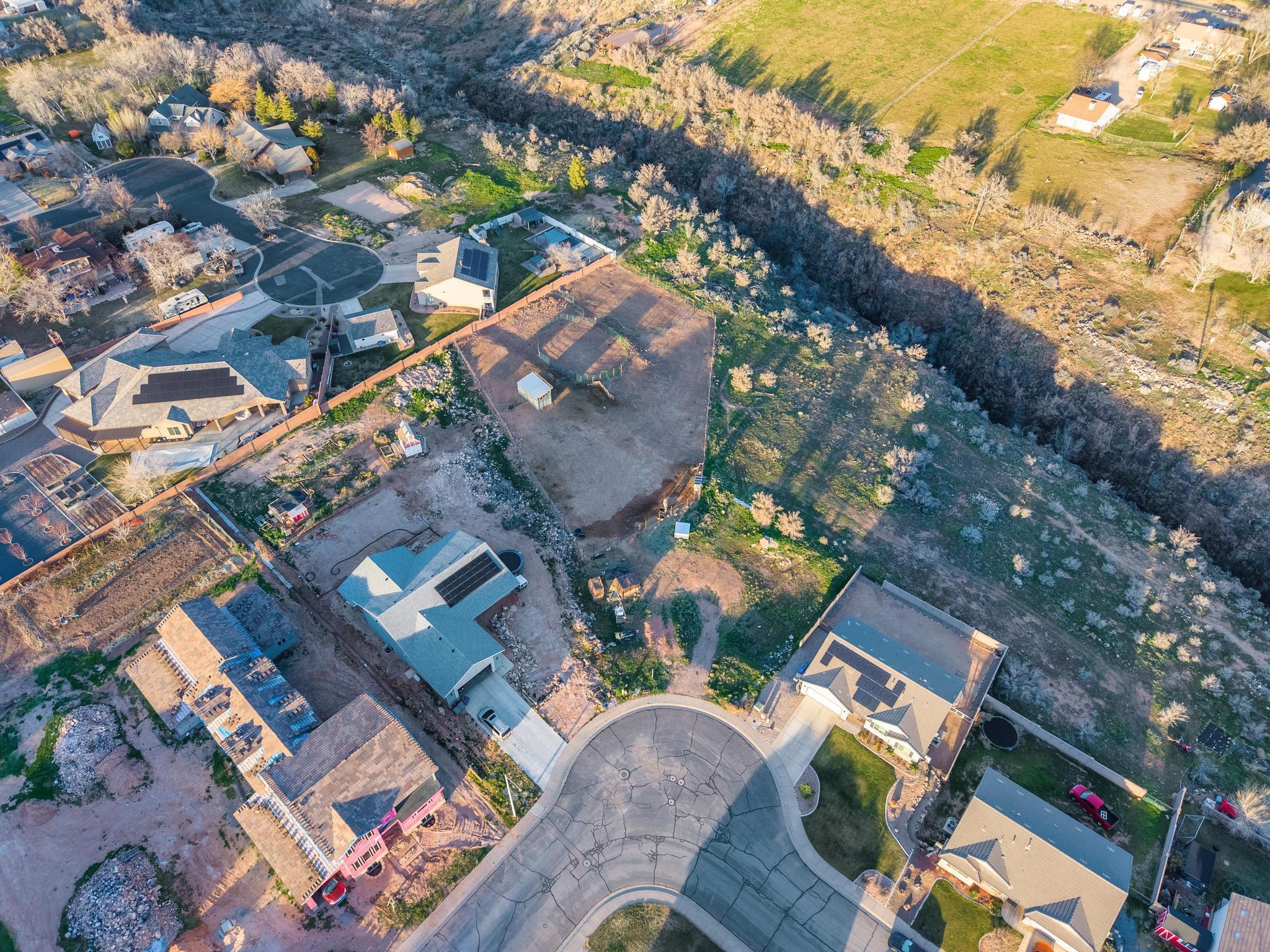 ALMOND HEIGHTS PARK - Land