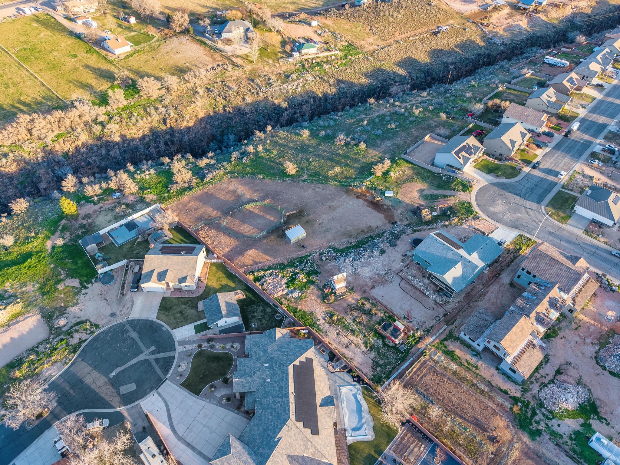 ALMOND HEIGHTS PARK - Land