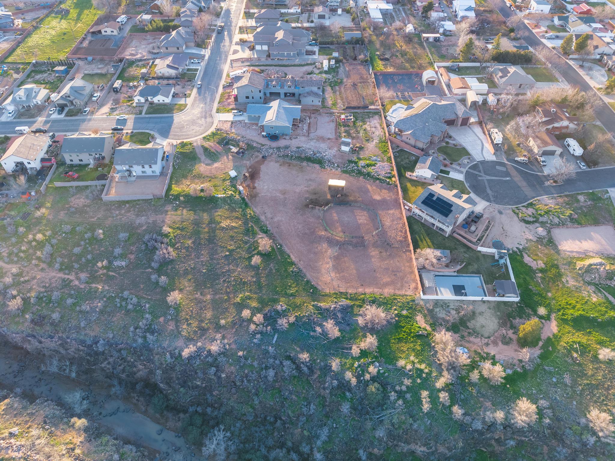 ALMOND HEIGHTS PARK - Land