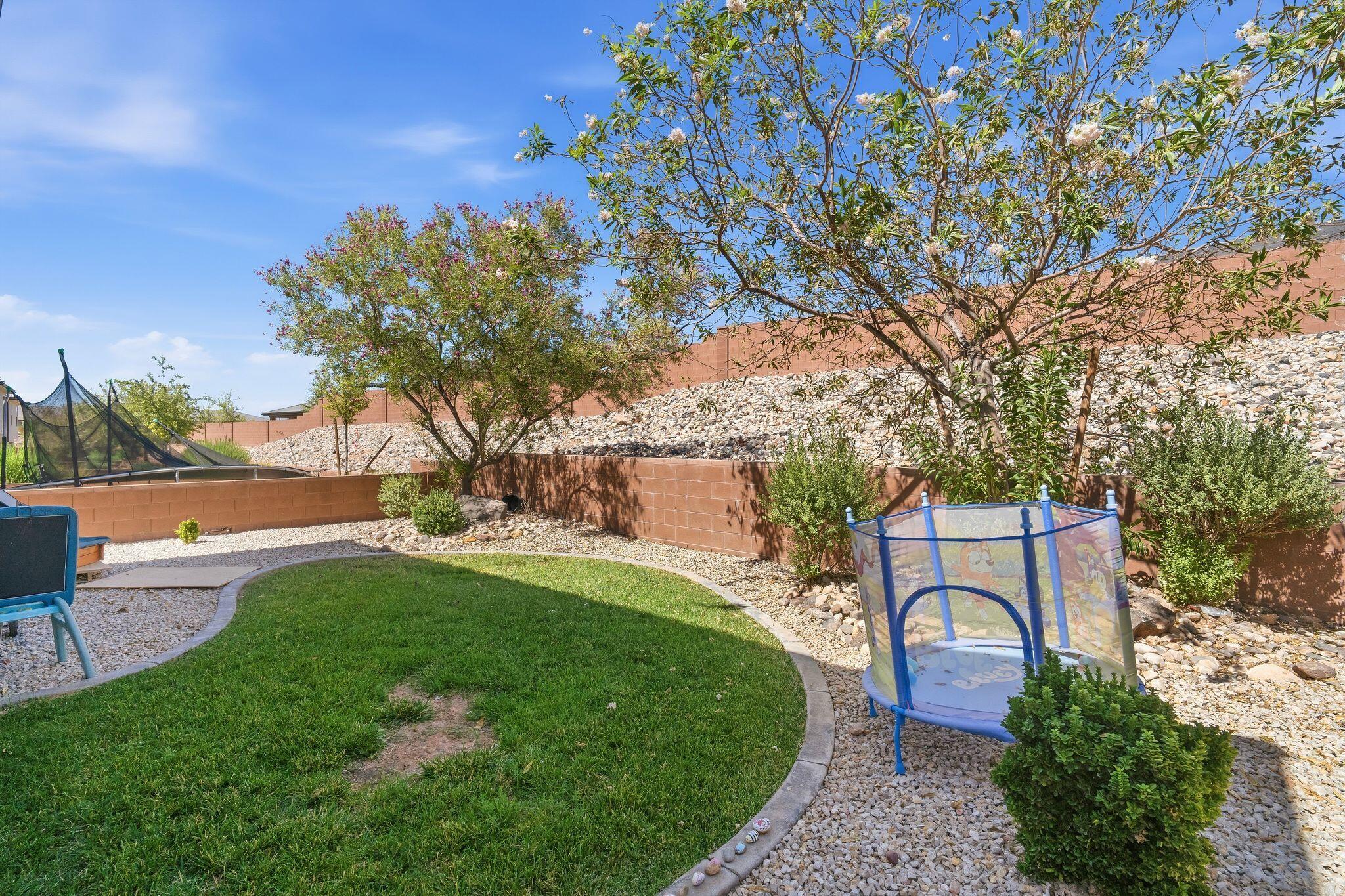 DESERT HOLLOW - Residential