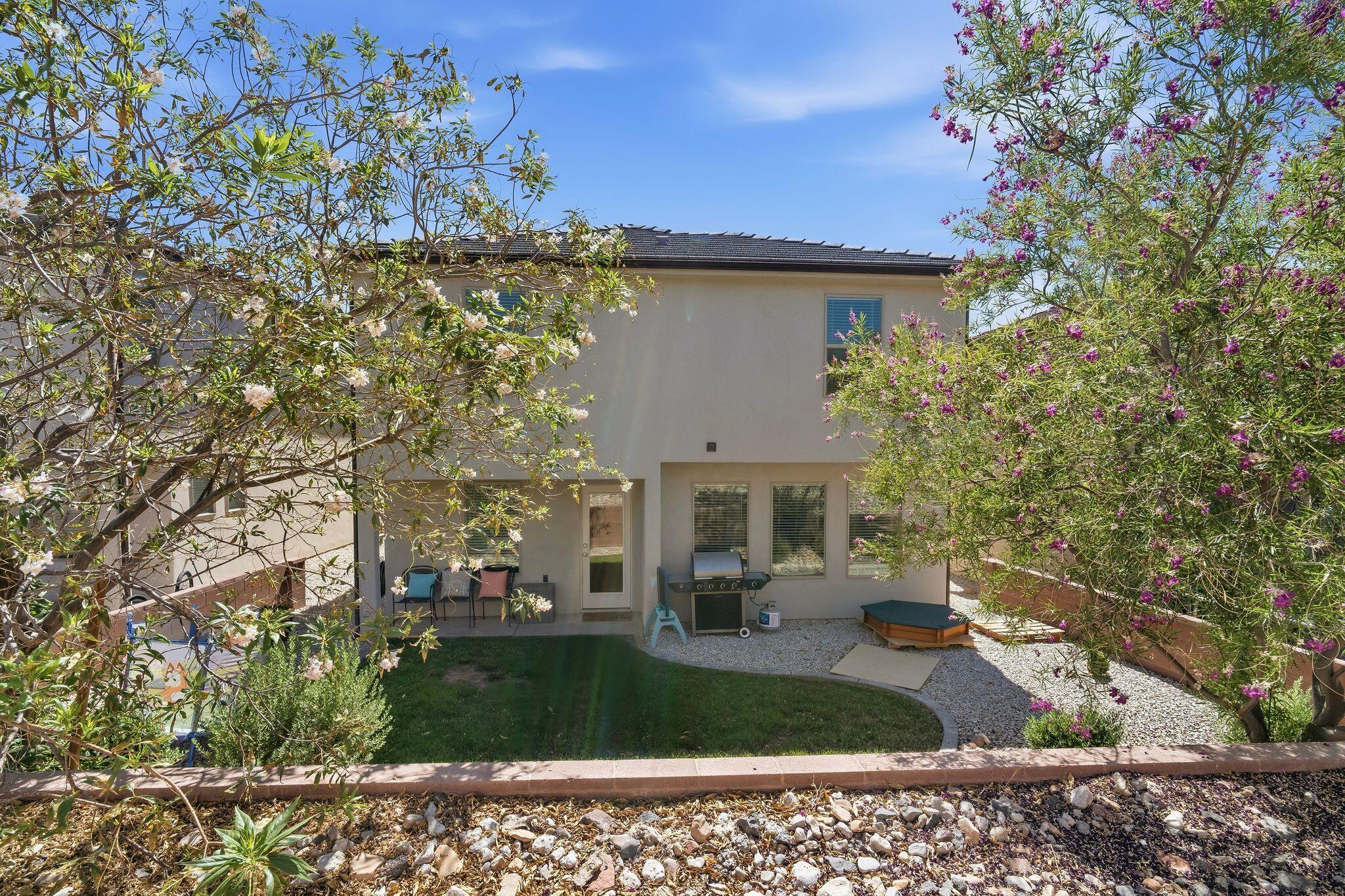 DESERT HOLLOW - Residential
