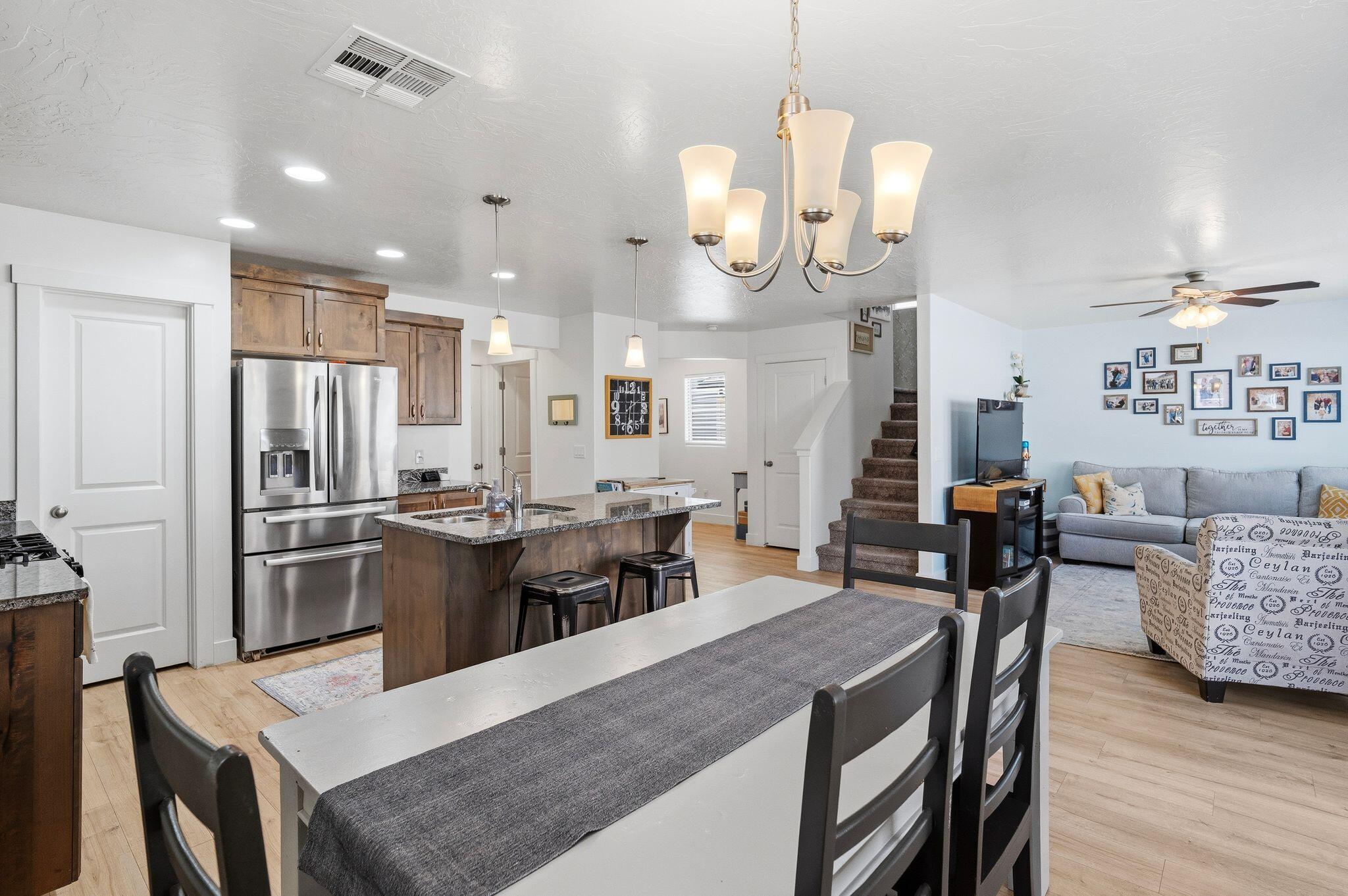 DESERT HOLLOW - Residential