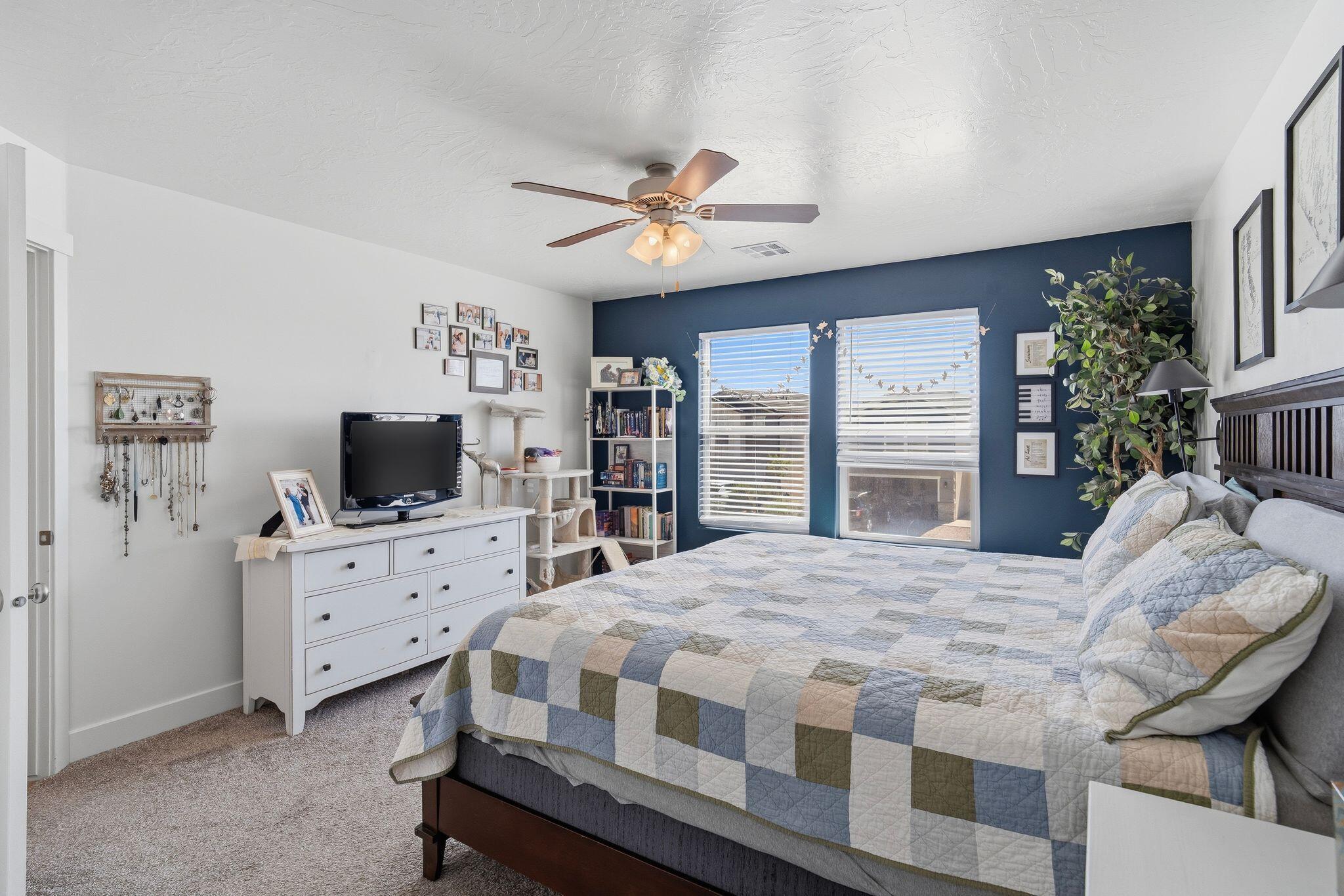 DESERT HOLLOW - Residential