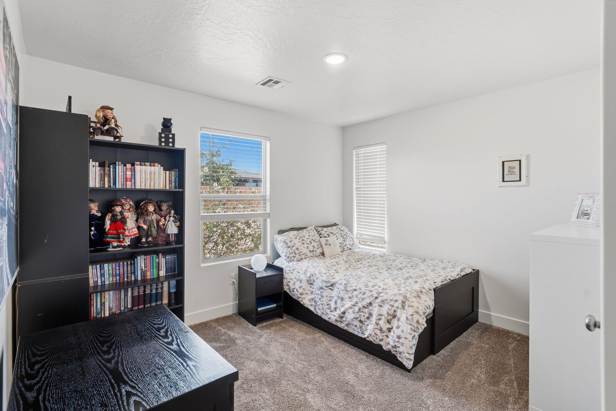 DESERT HOLLOW - Residential