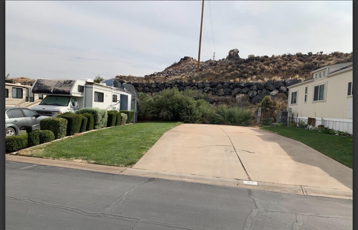 RV Pad Only.  Whether you're seeking a full-time home base, a weekend getaway, or an investment opportunity, this RV pad is your ticket to life in Southern Utah's Spectacular Outdoors!  Conveniently located near HWY 9- close to Zion National Park, local dining and recreation.  Call agent with any questions.