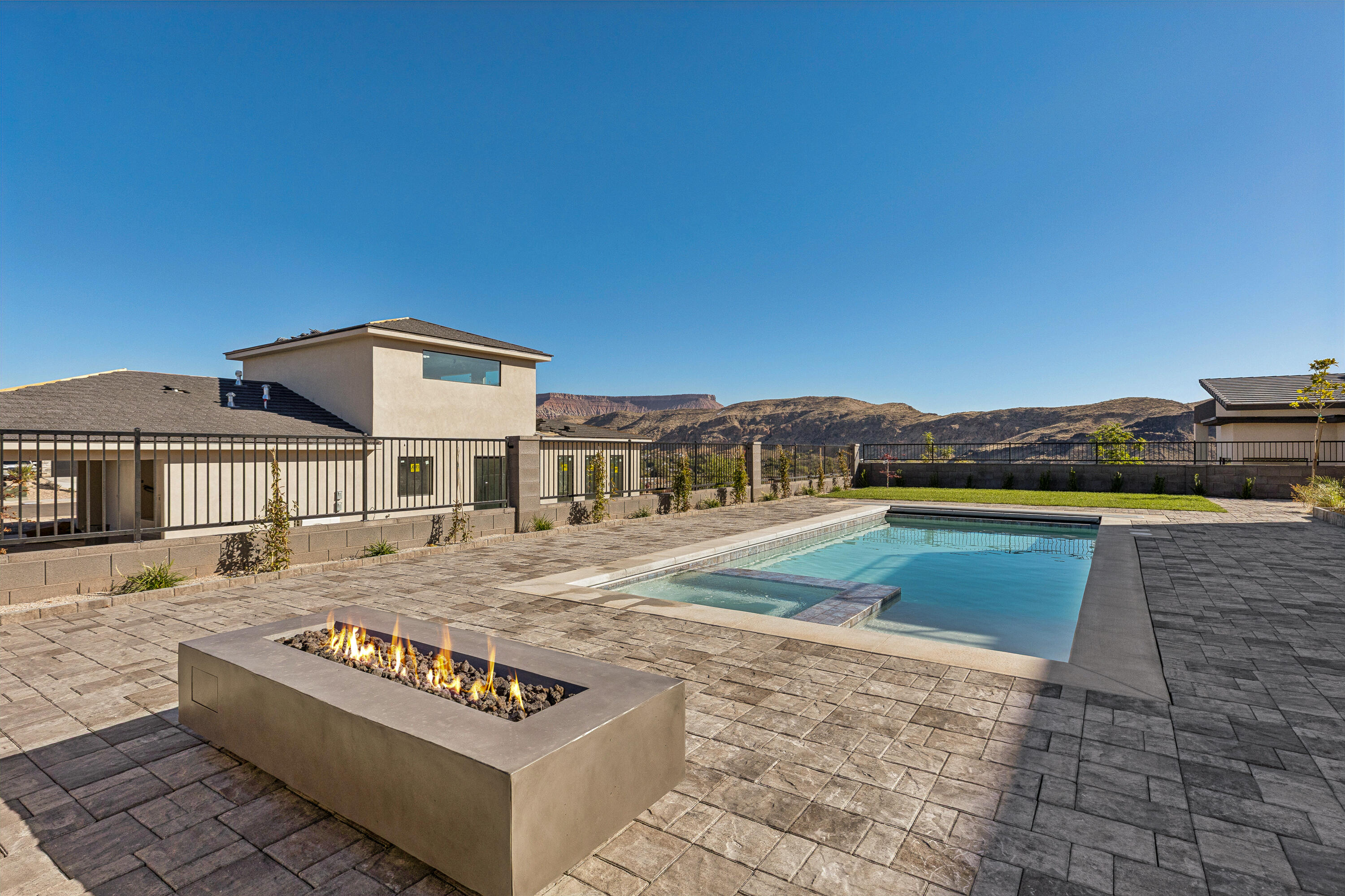 FALCON RIDGE - Residential