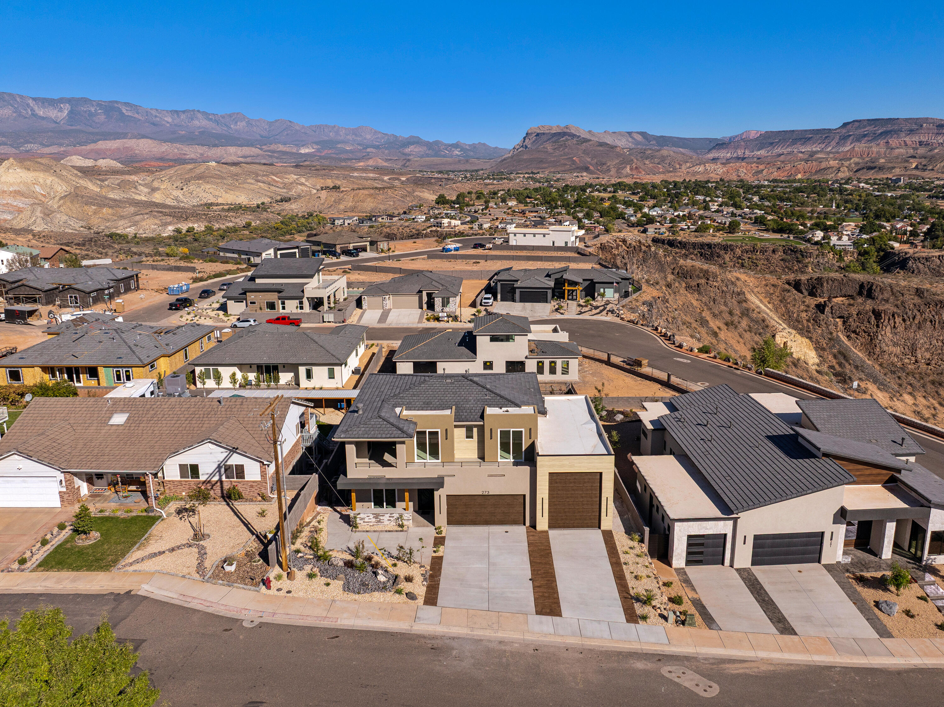 FALCON RIDGE - Residential
