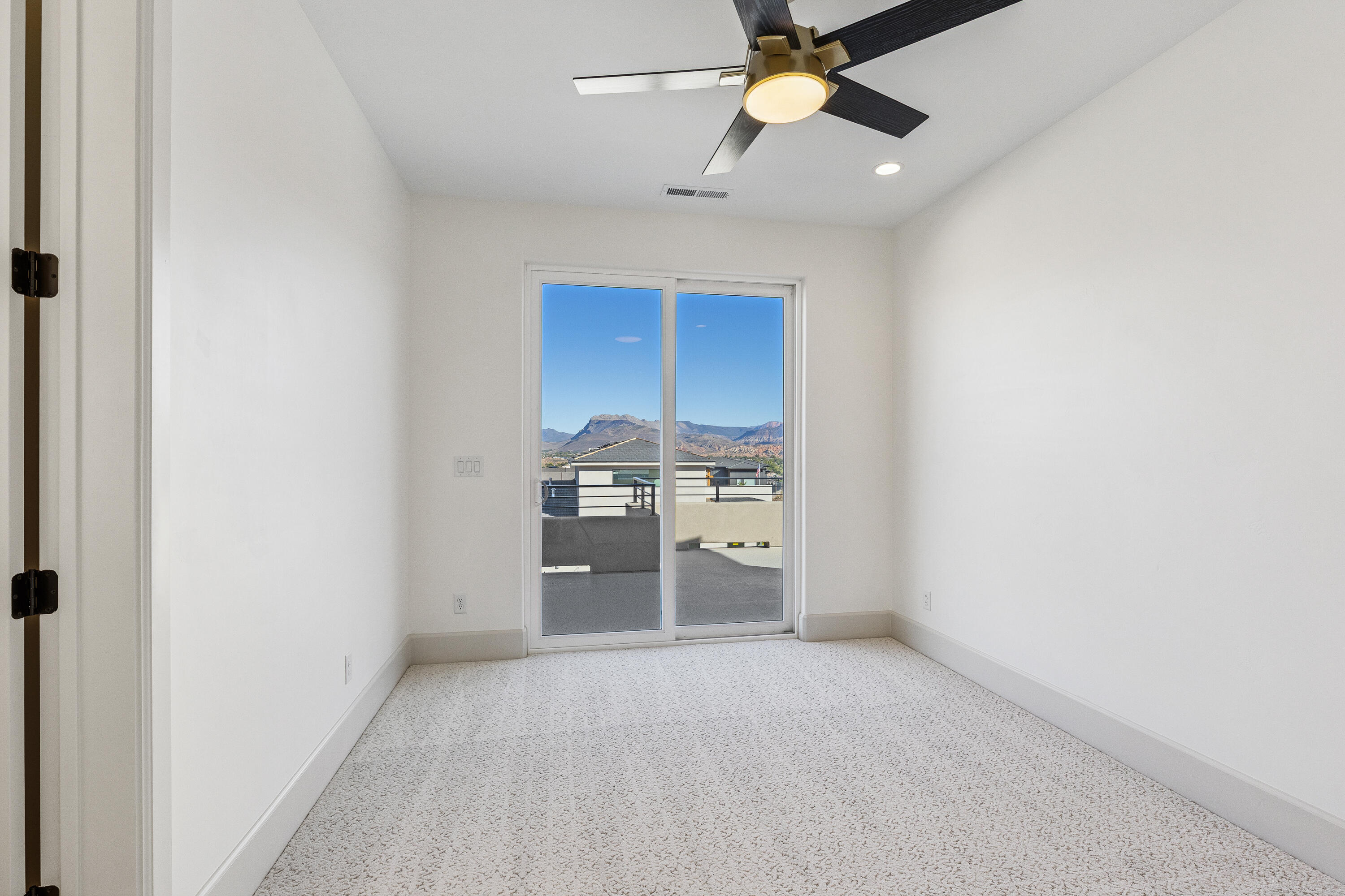 FALCON RIDGE - Residential